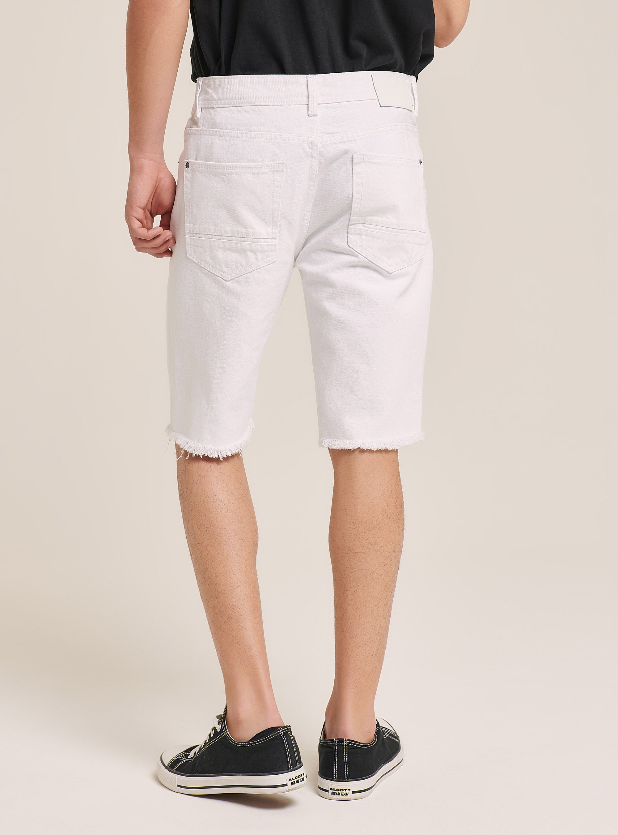 Bermuda en denim avec d&eacute;chirures, C099 WHITE