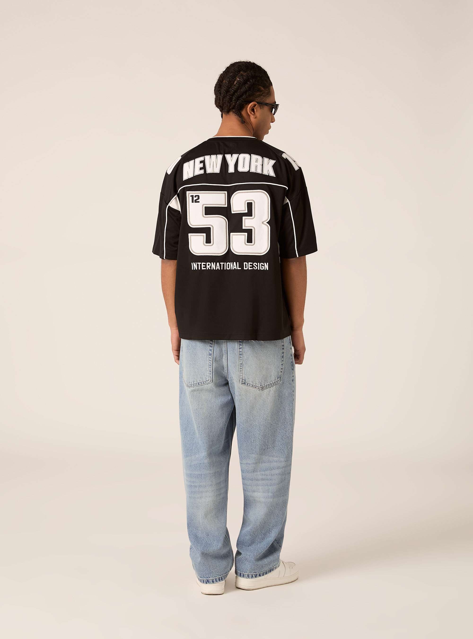 T-shirt collo a v con applicazioni, BK1 BLACK