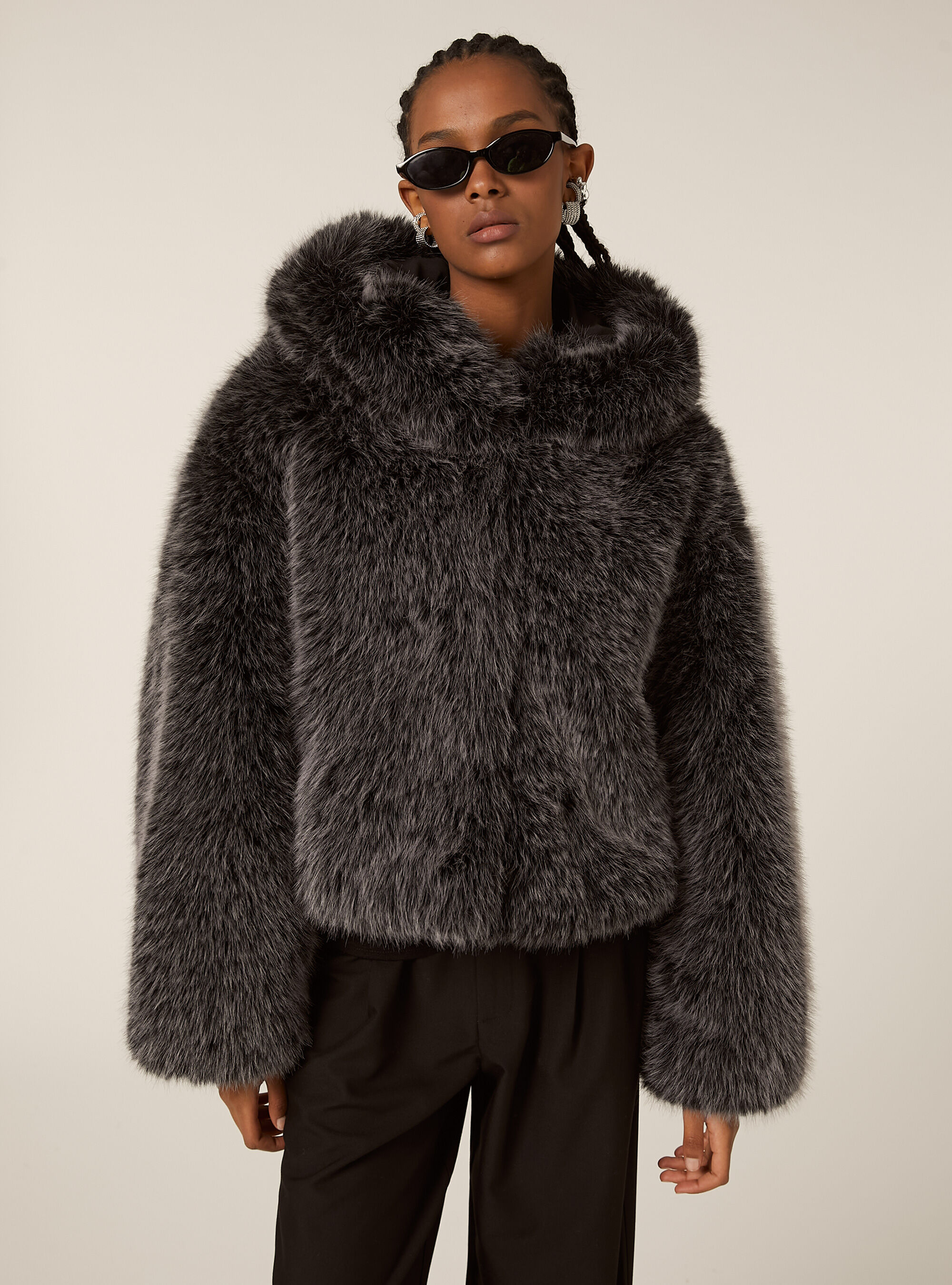 Giubbotto corto in pelliccia sintetica