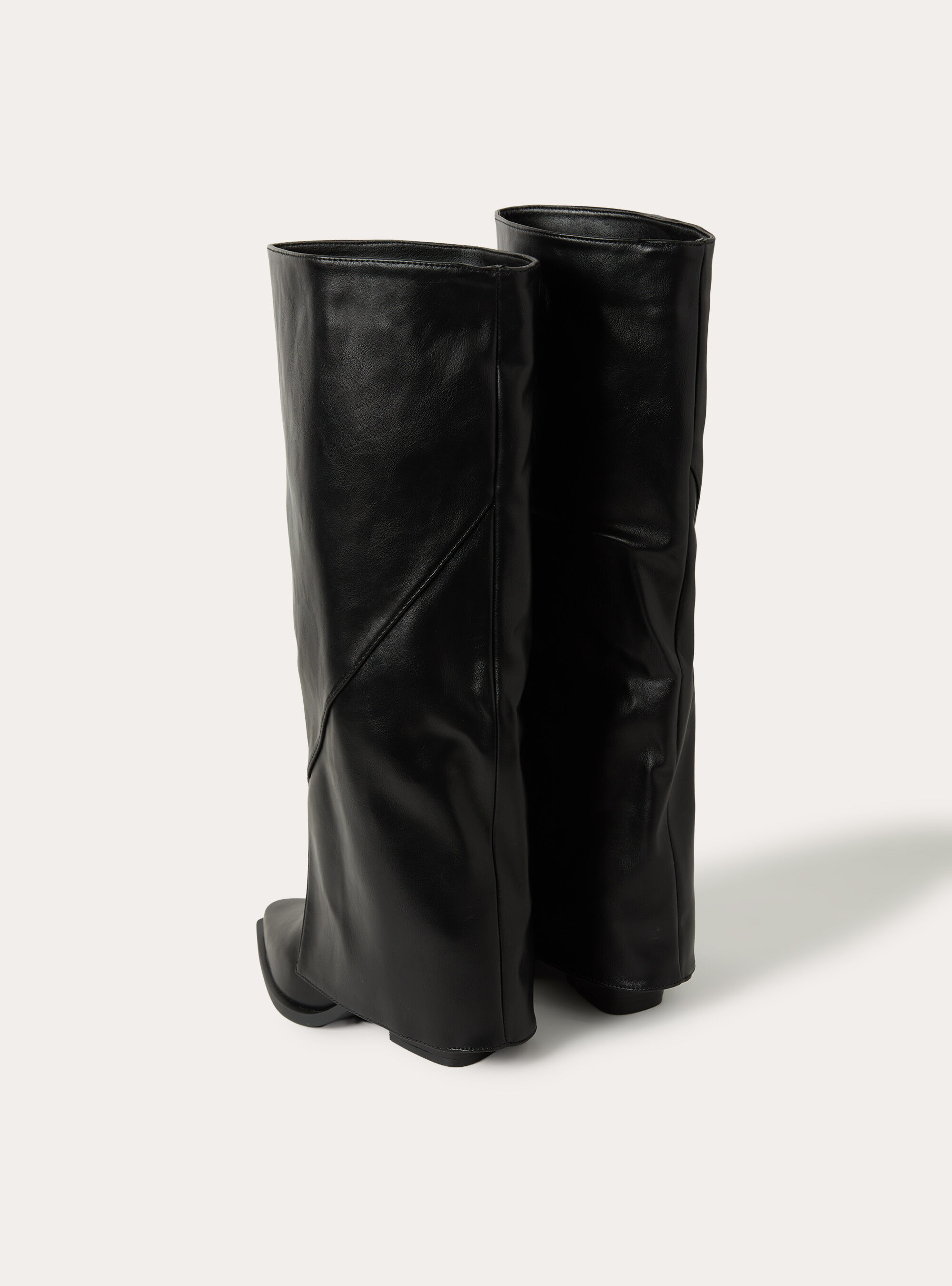 Hohe Stiefel in Lederoptik mit Gamaschen Optik und spitzer Zehenkappe, BK1 BLACK