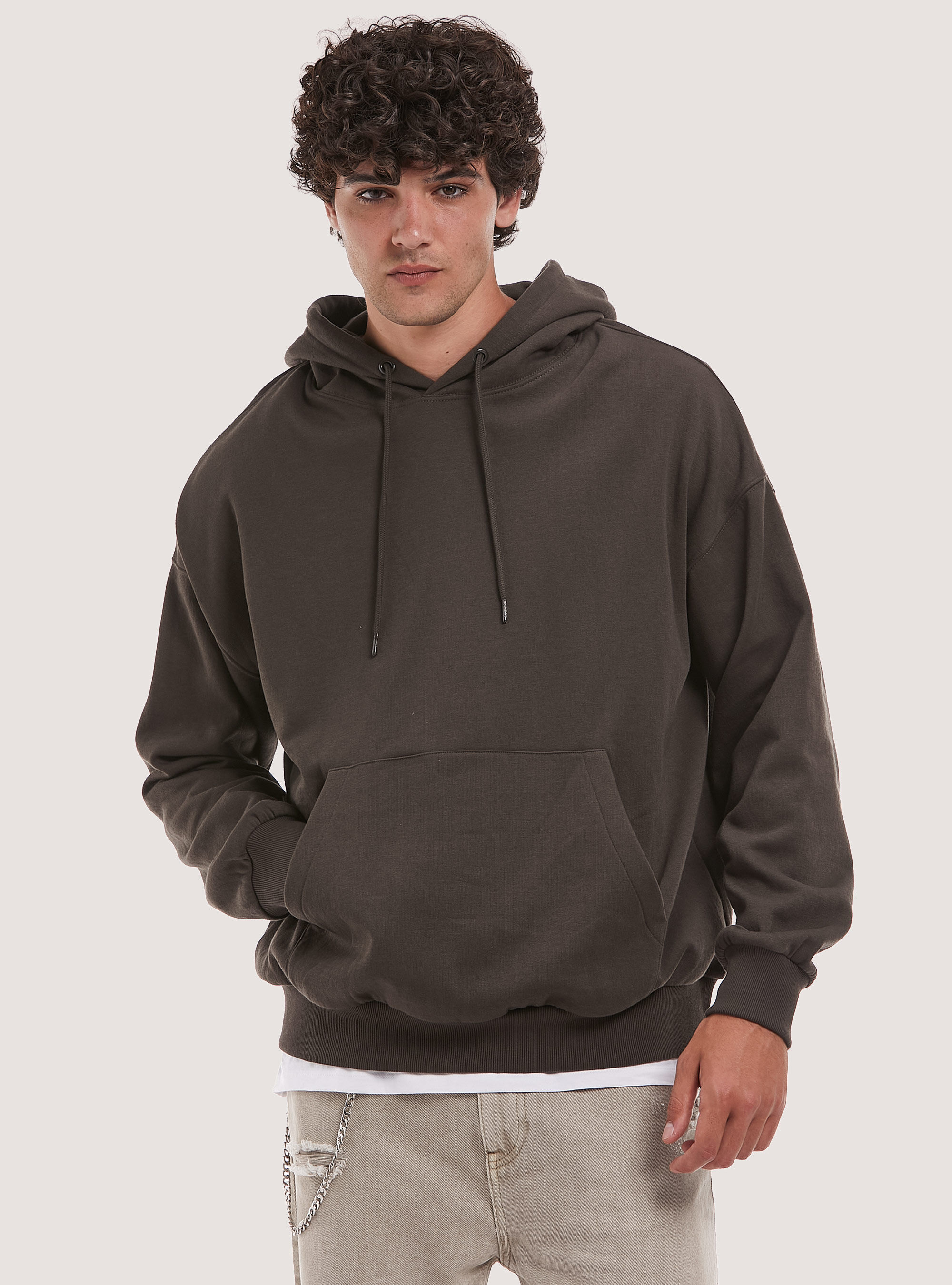 Oversized sweatshirt with pouch pocket and hood