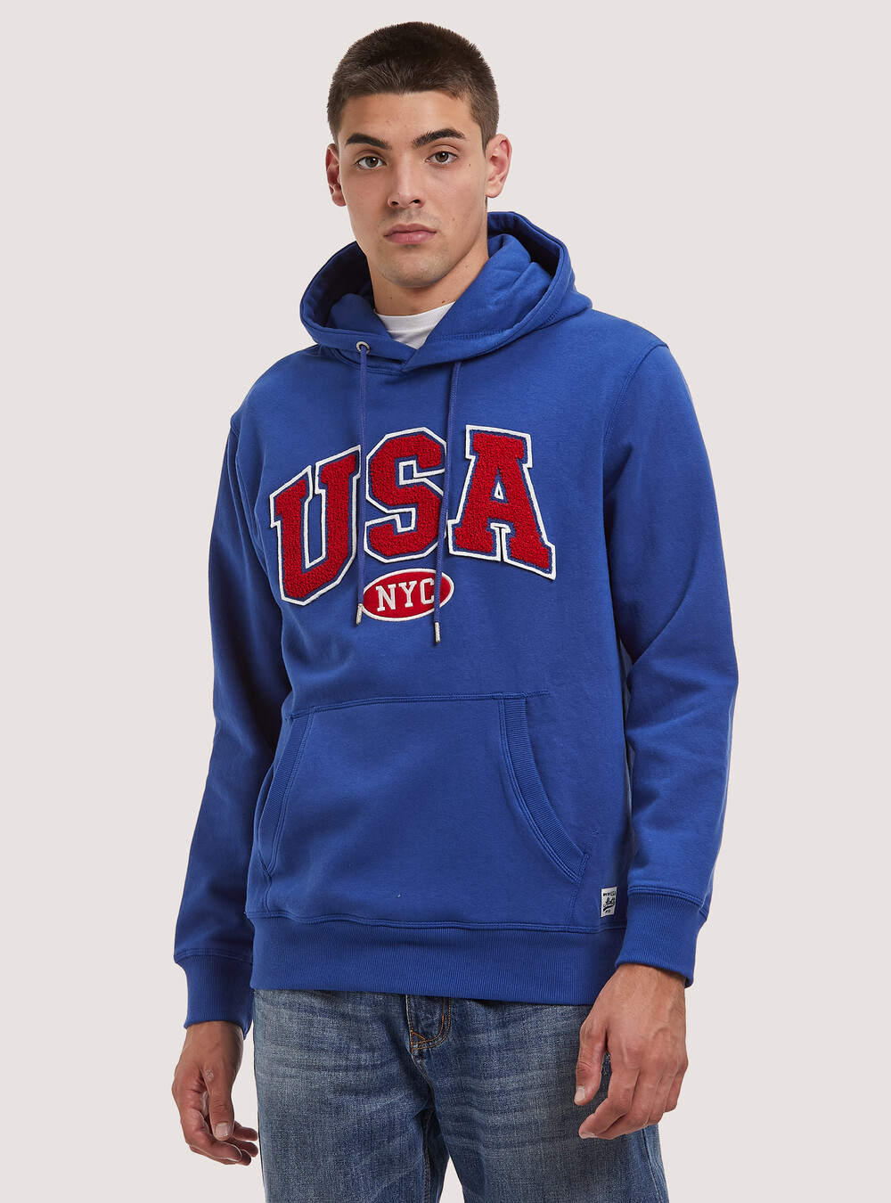 Sweatshirt with patch and hood