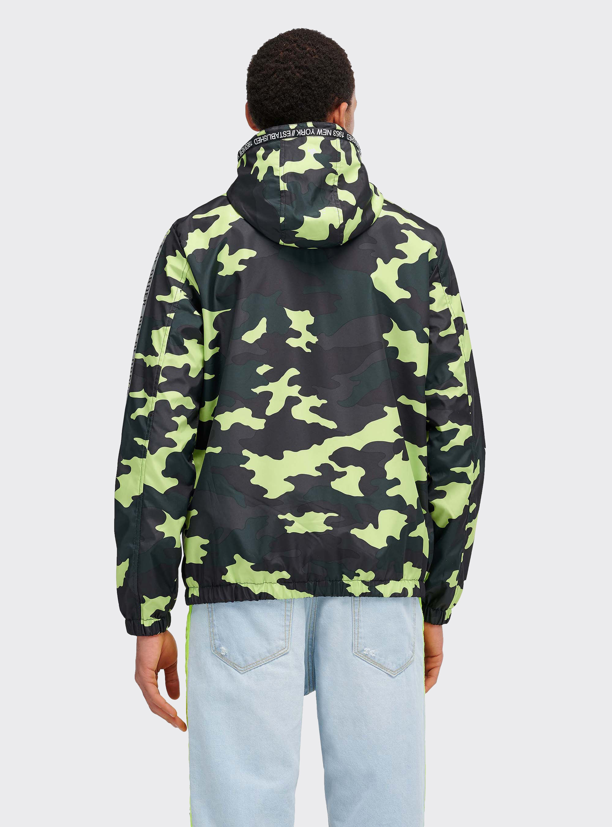 Light puffer camou jacket with hood