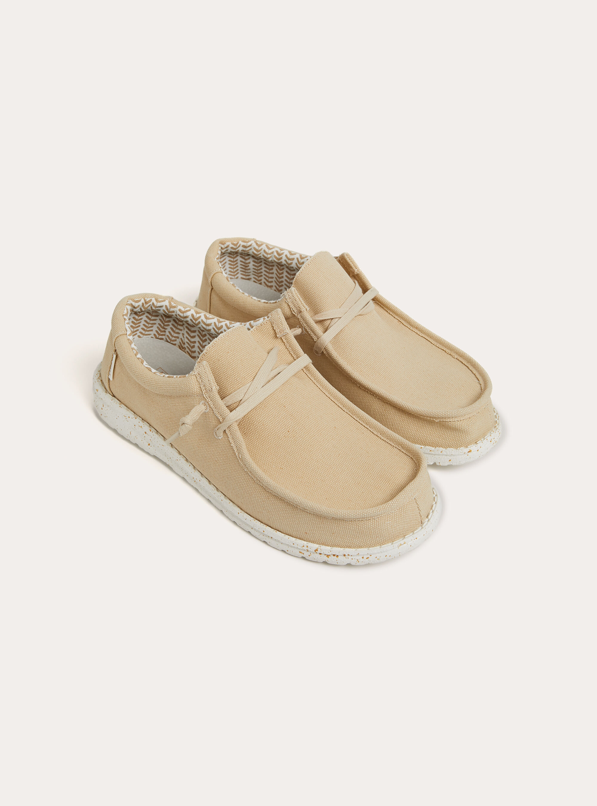 Loafers with laces