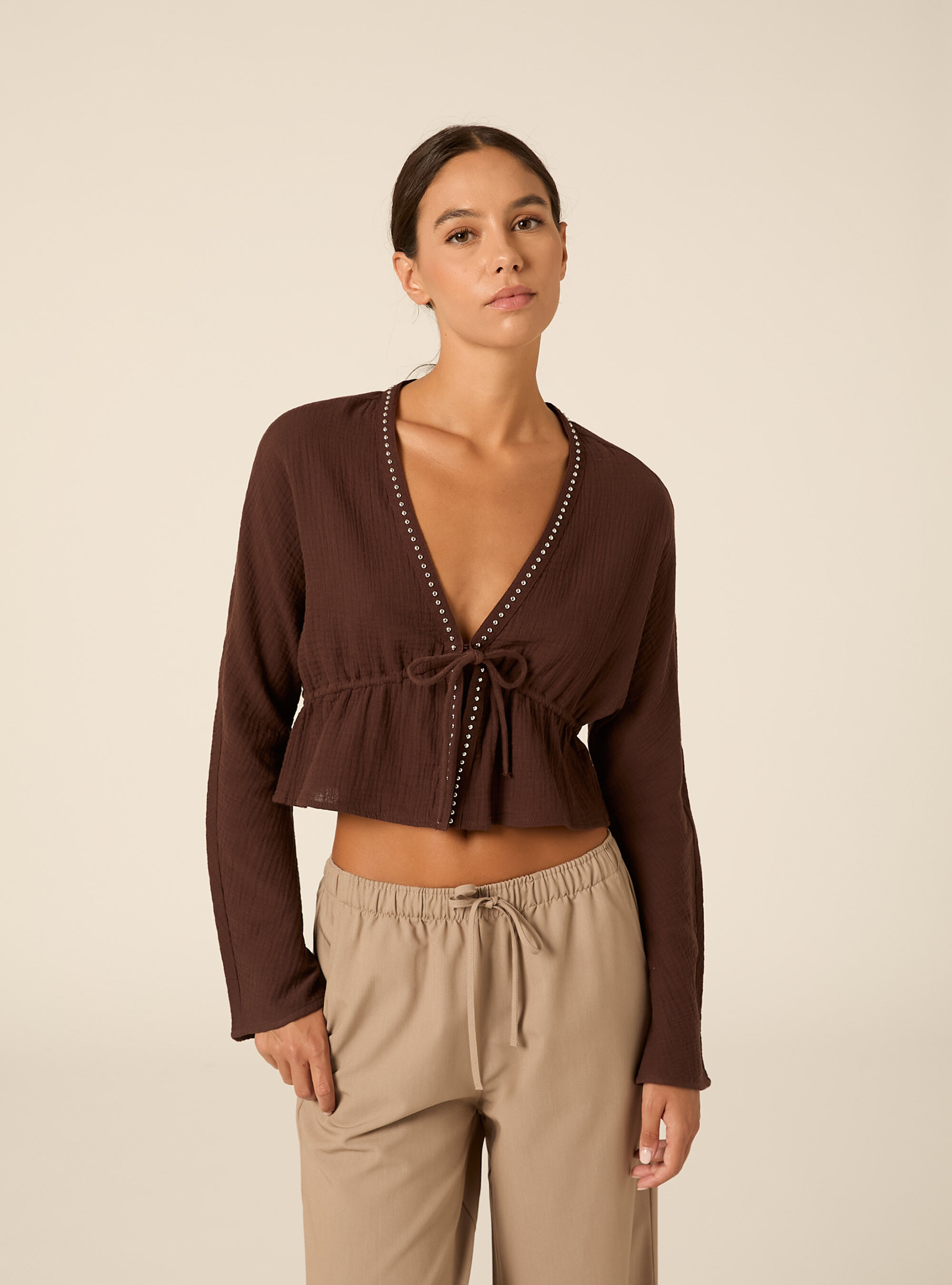 Blusa con borchie