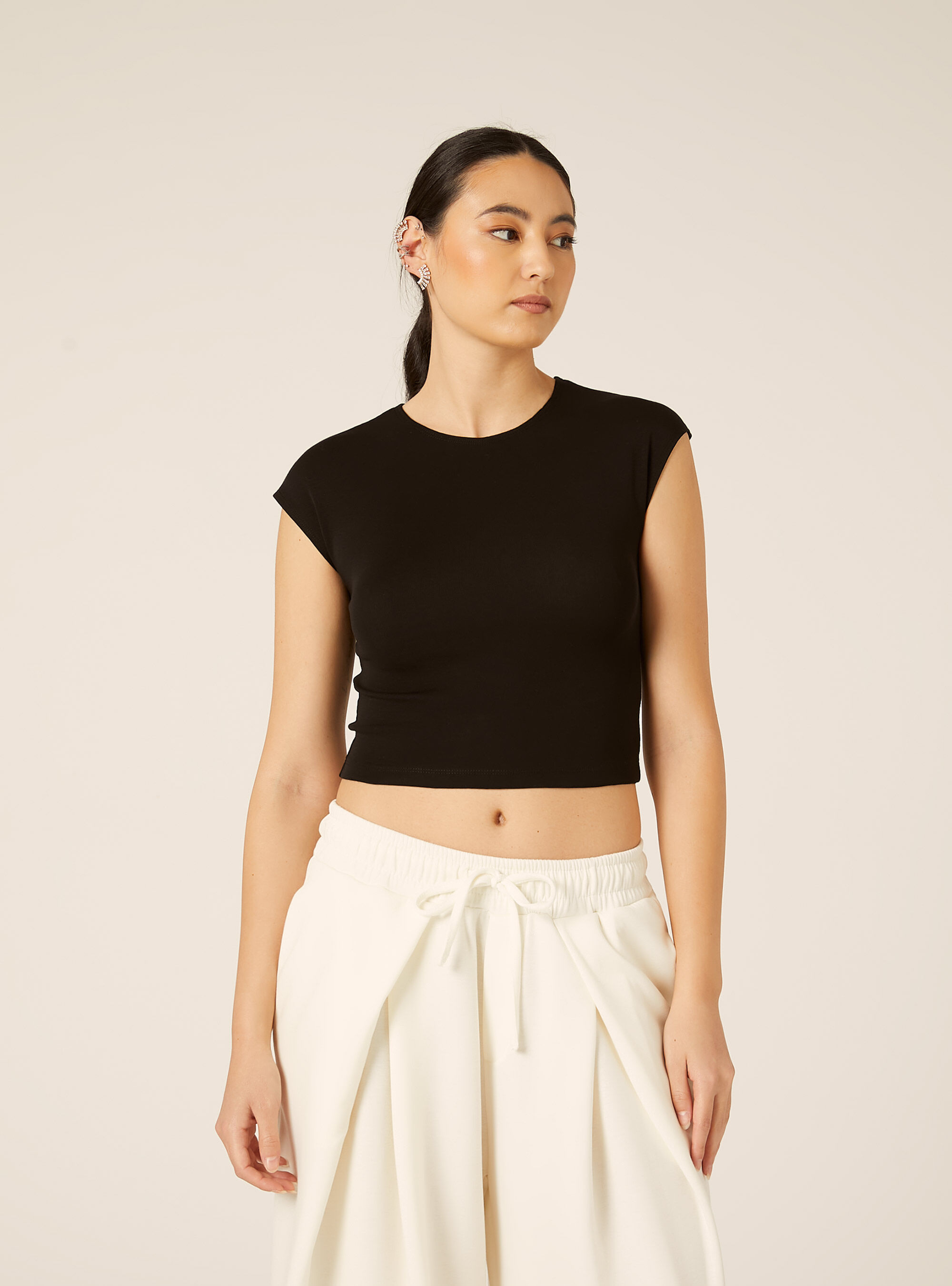 T-shirt crop con con maniche ad aletta, BK1 BLACK