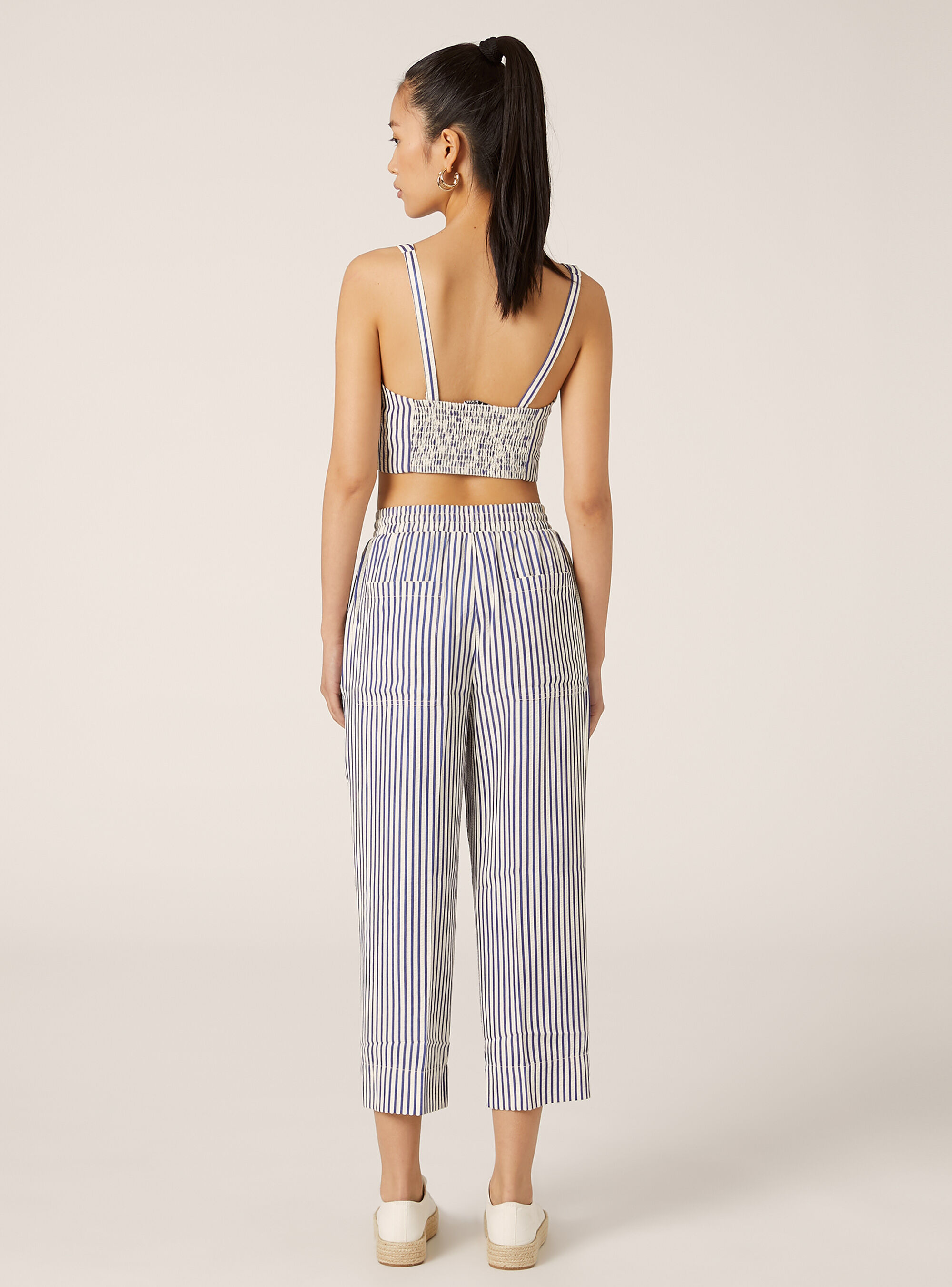 Top a righe con texture stropicciata, STRIPES