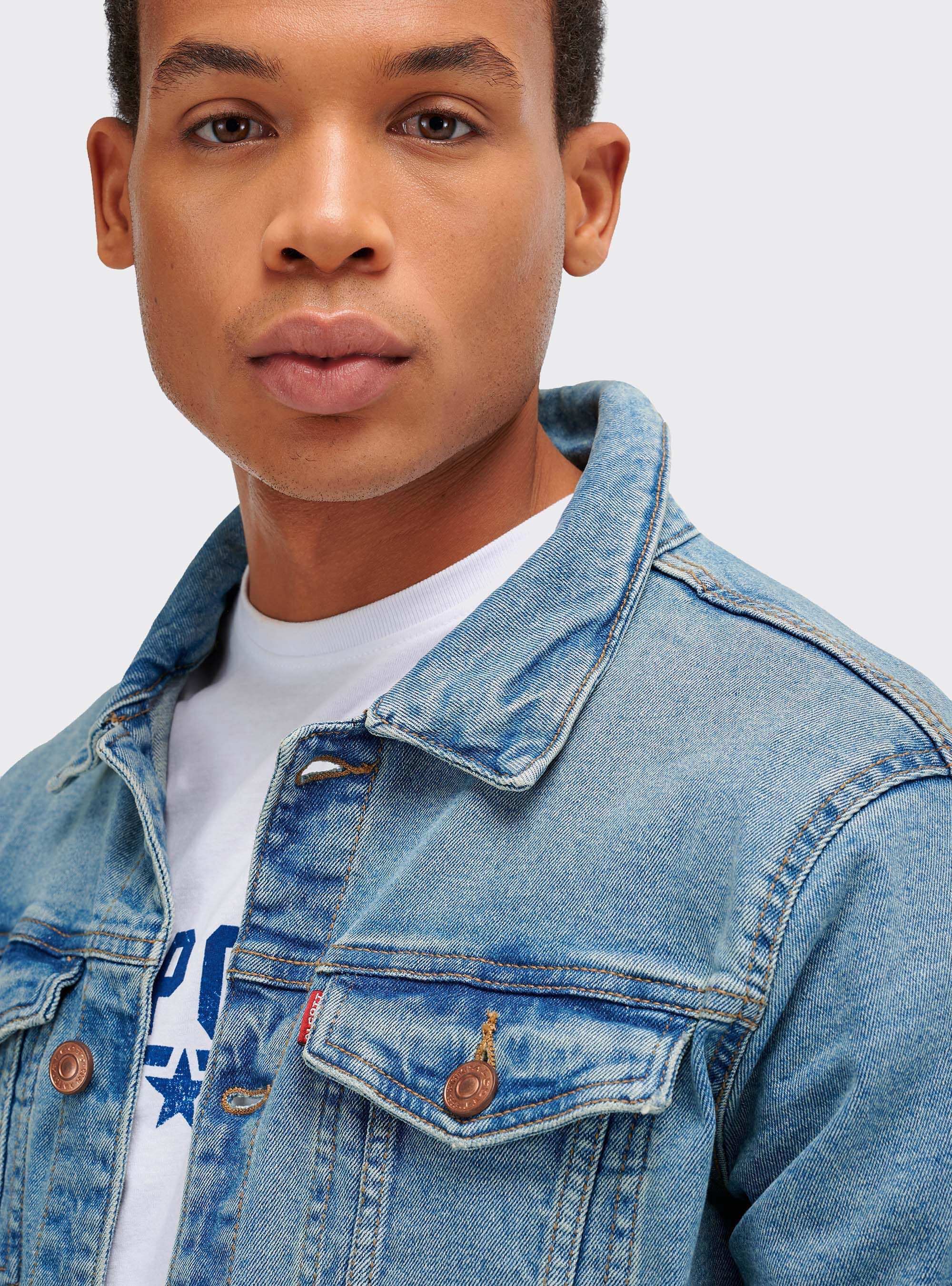 Veste en jean coupé sale
