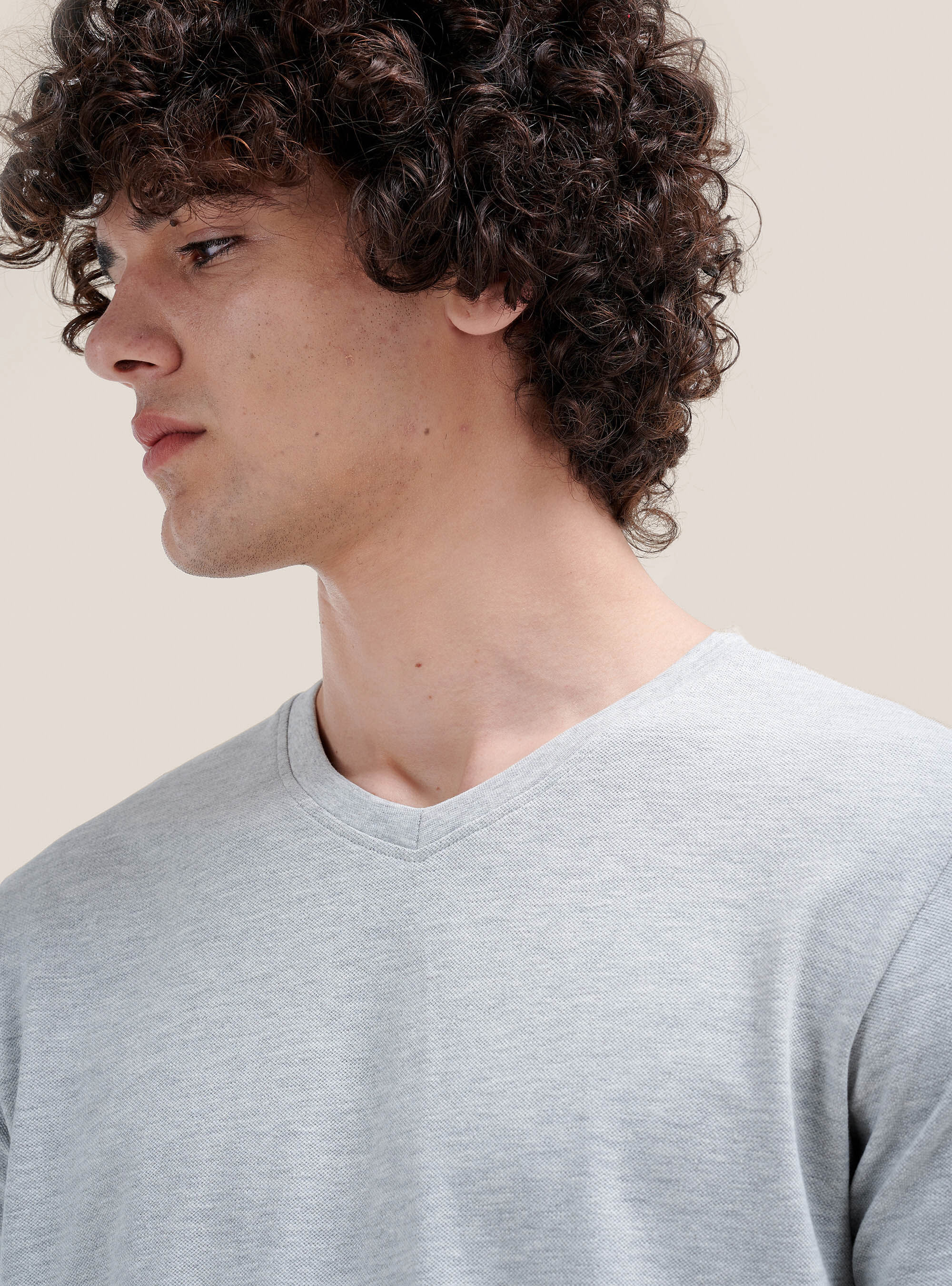 Basic T-shirt with V-neck, LIGHT GREY MELANGE