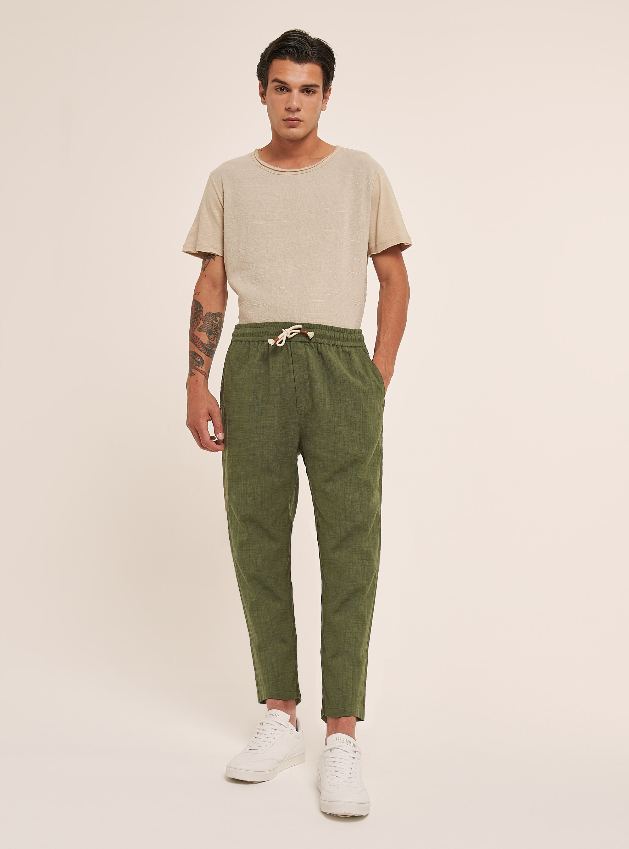 Pantaloni con laccio in vita uomo 2025