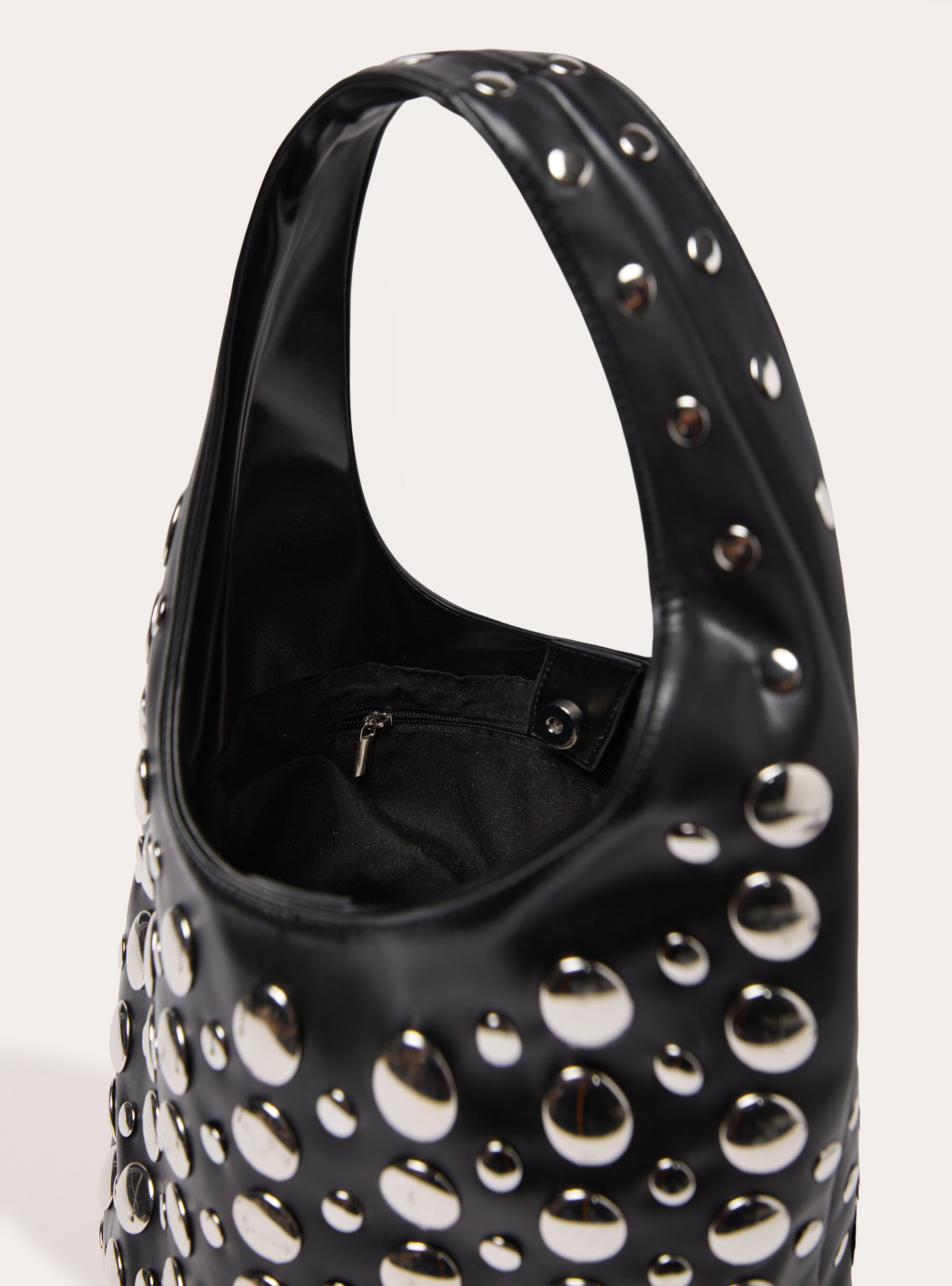 Bolsos con tachuelas, BK1 BLACK