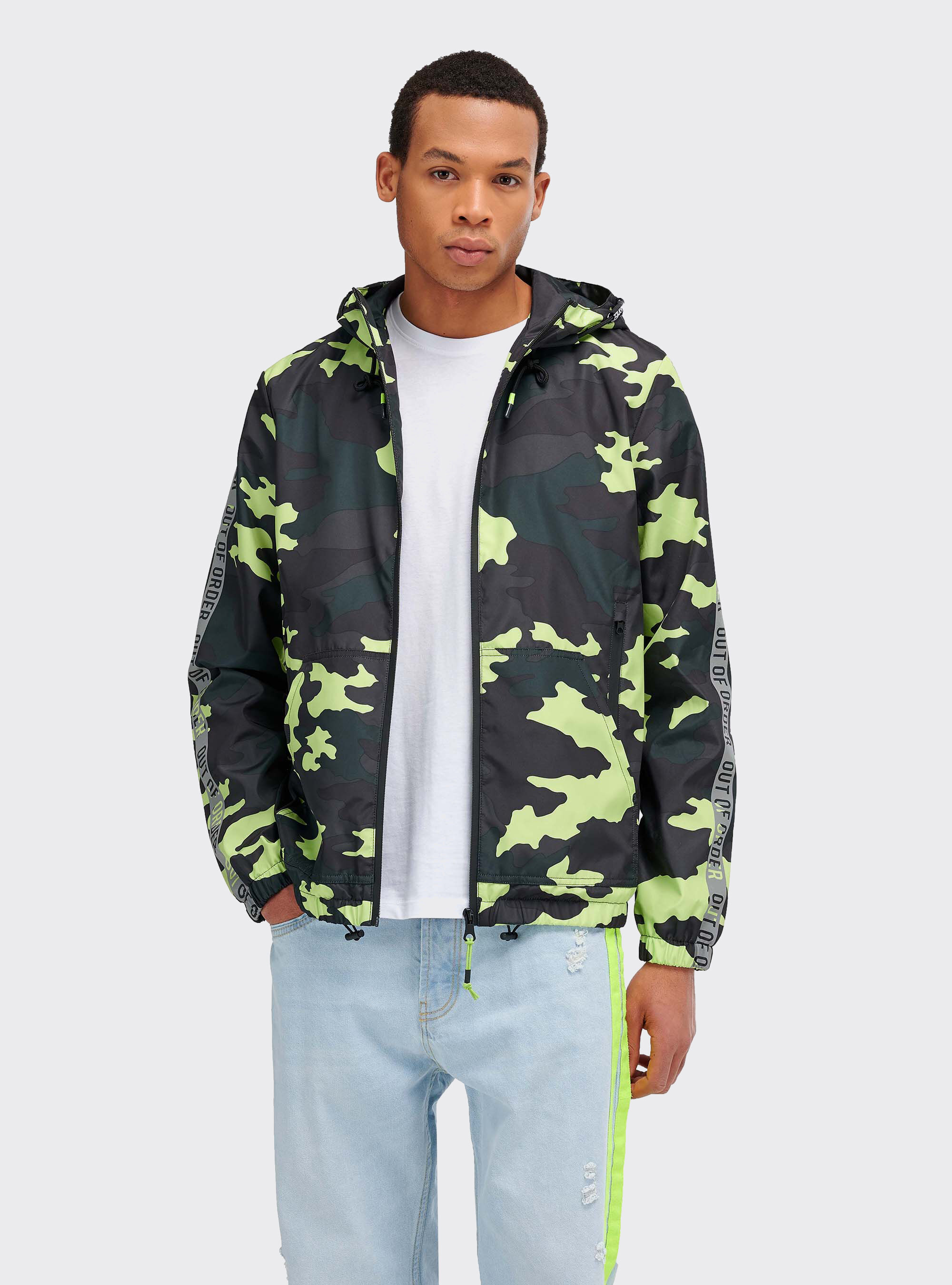 Light puffer camou jacket with hood