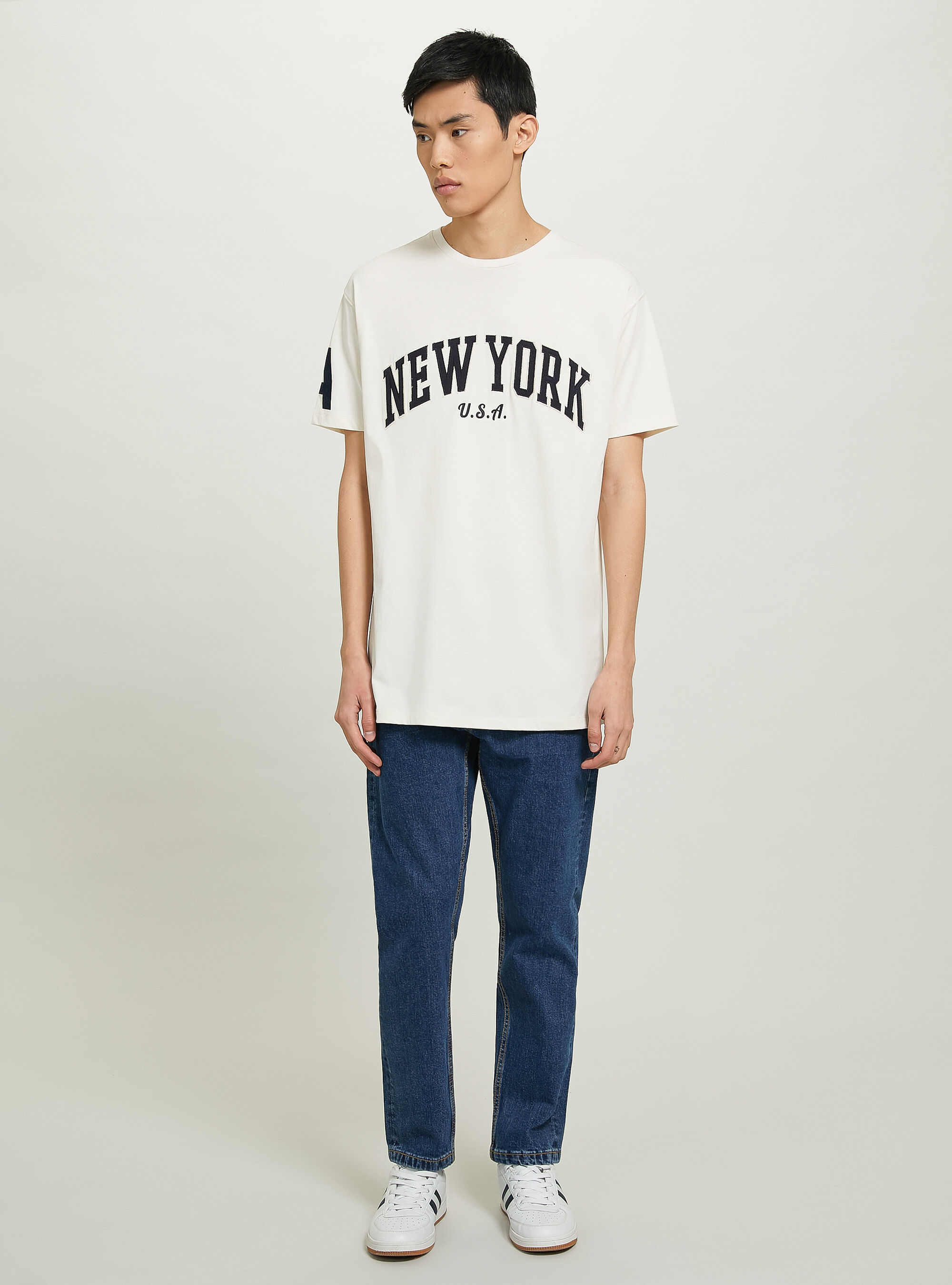 Maglietta oversize in cotone con patch, C104 CREAM