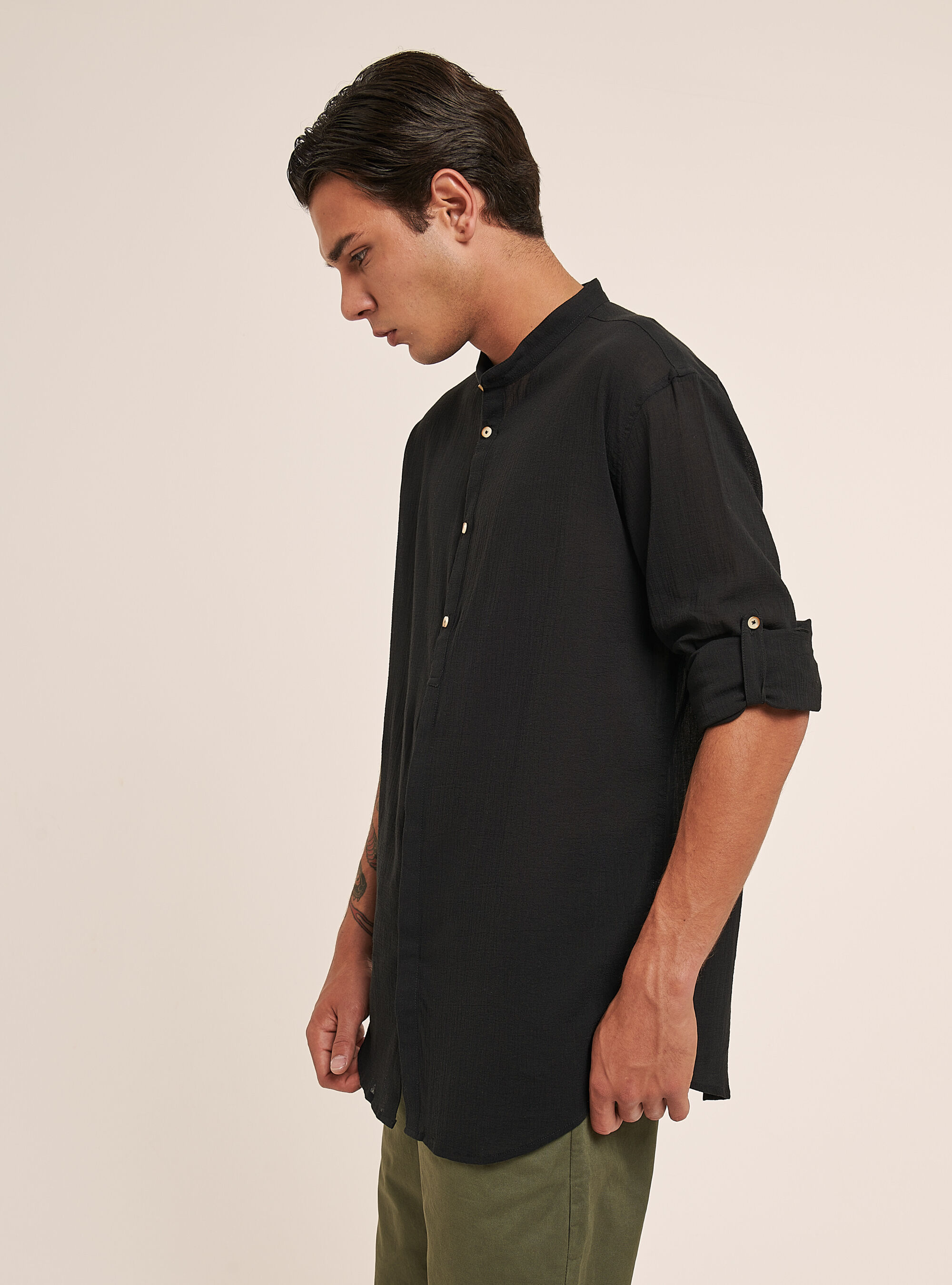Chemise &agrave; manches longues en coton avec col cor&eacute;en, C101 BLACK