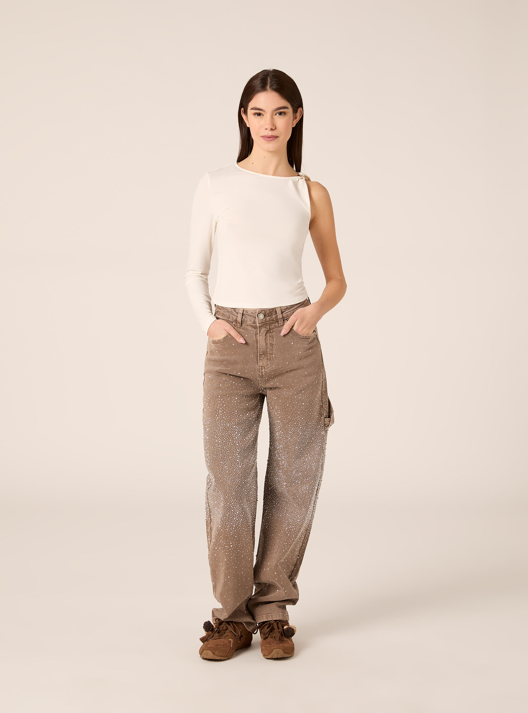 T-shirt monospalla con dettaglio