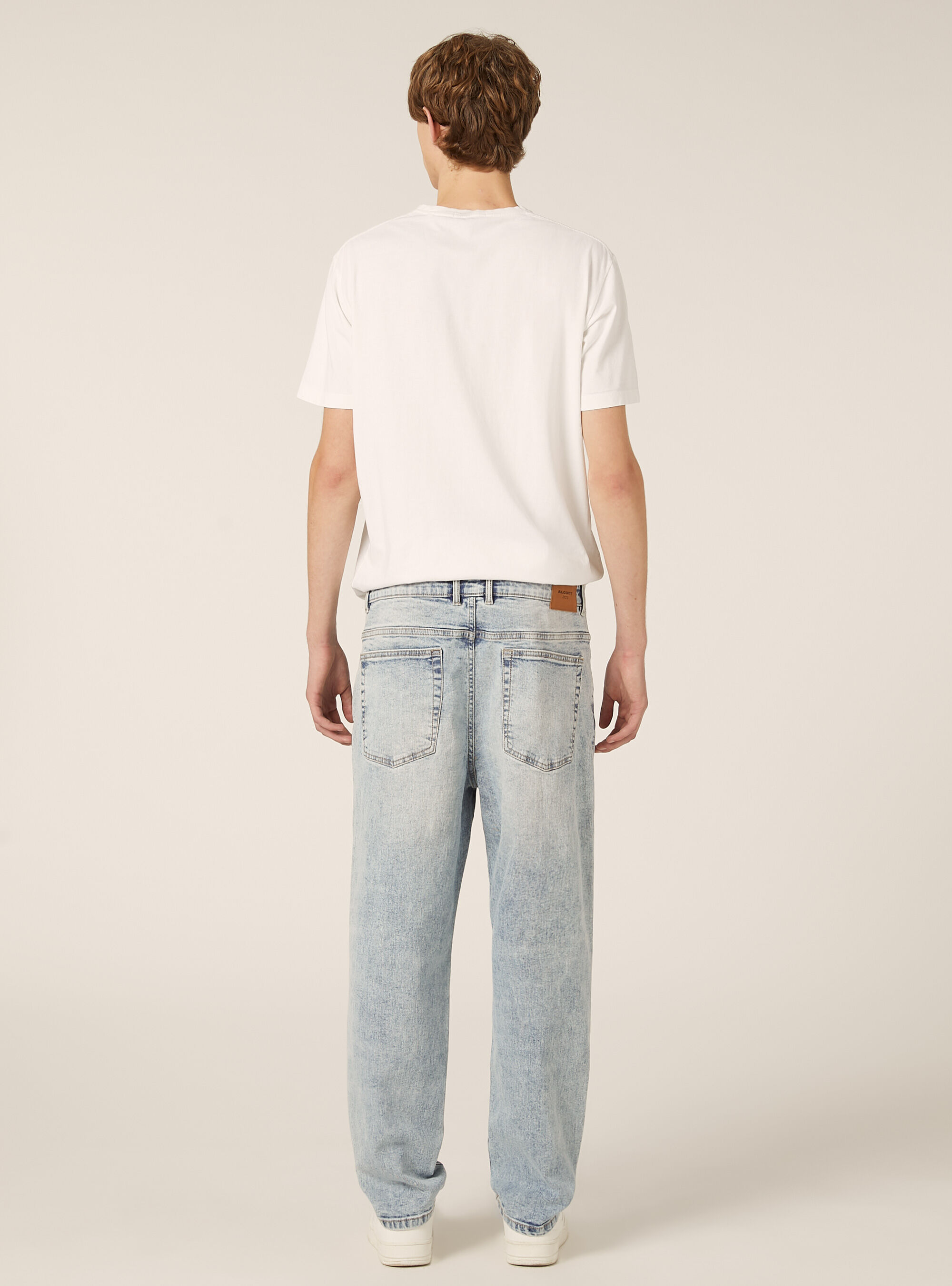 Jeans coupe d&eacute;contract&eacute;e, D006 AZURE