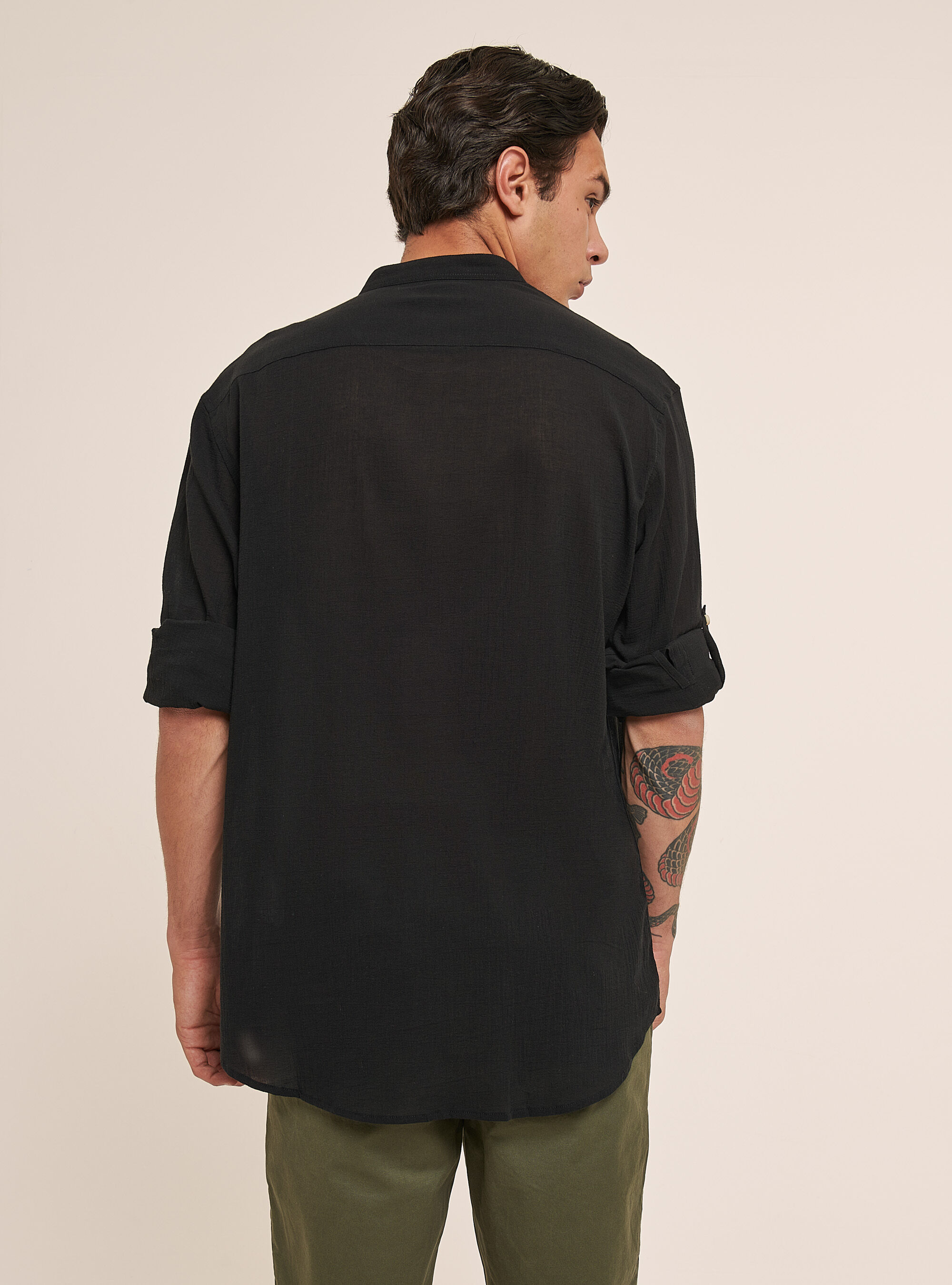 Chemise &agrave; manches longues en coton avec col cor&eacute;en, C101 BLACK