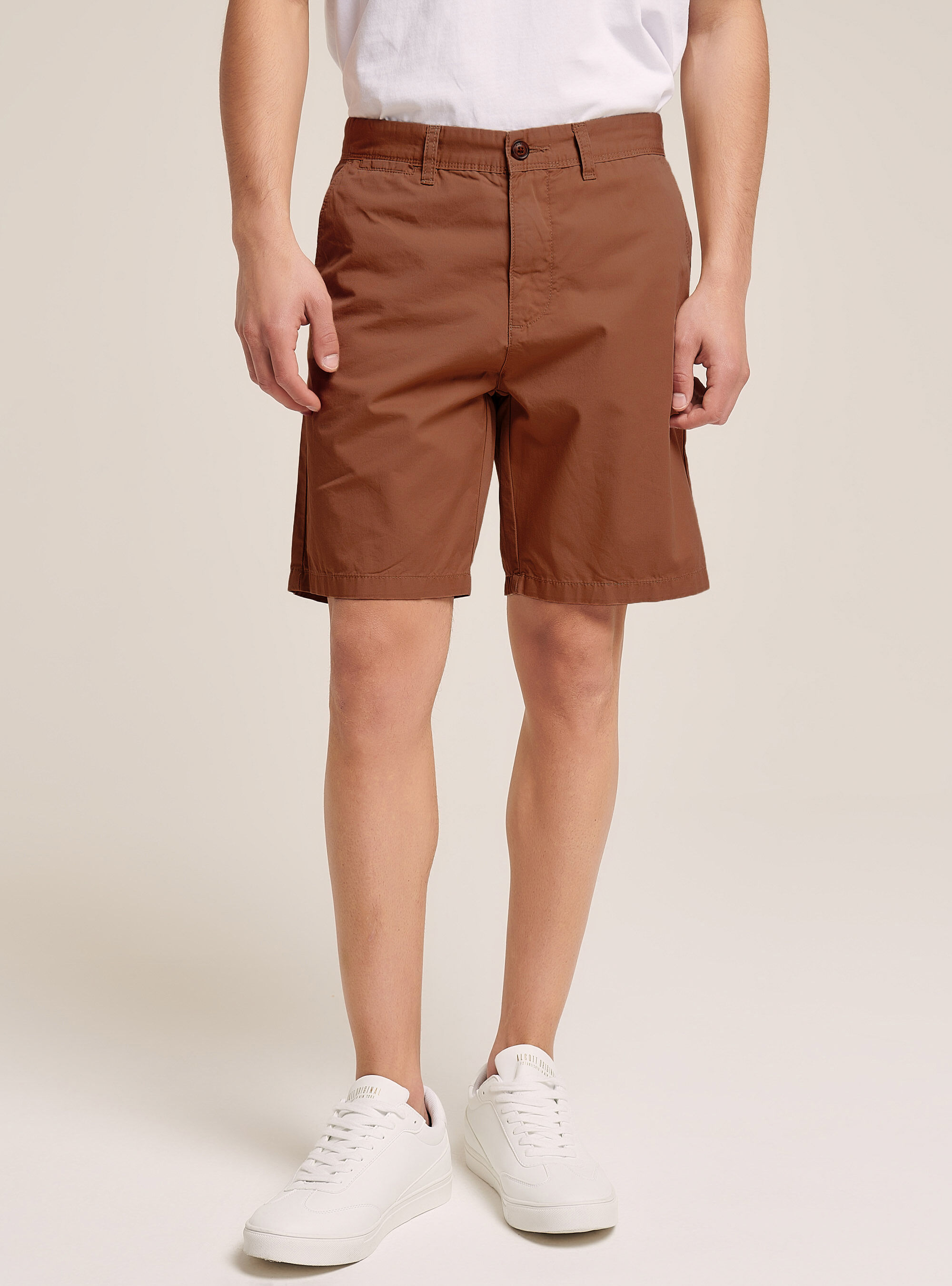 Bermudas de sarga de ajuste liso, BR2 BROWN MEDIUM