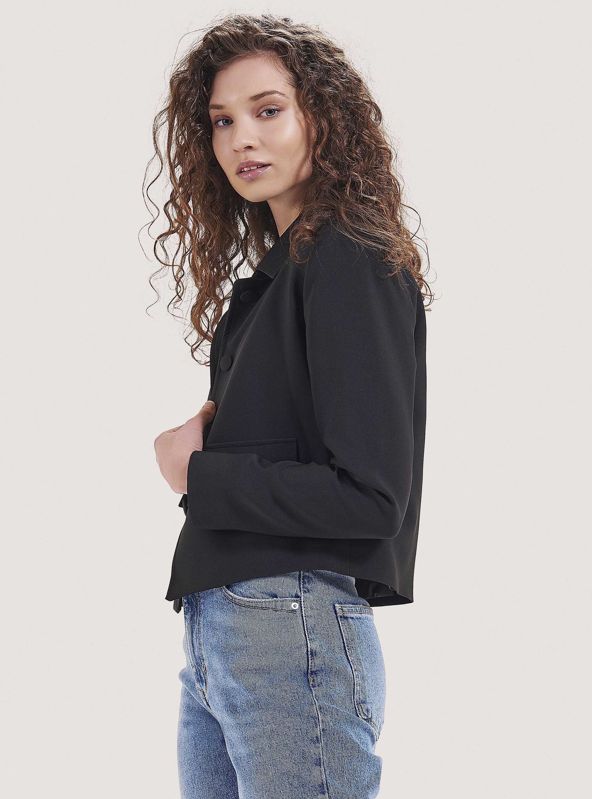 Plain colour cropped blazer, BLACK