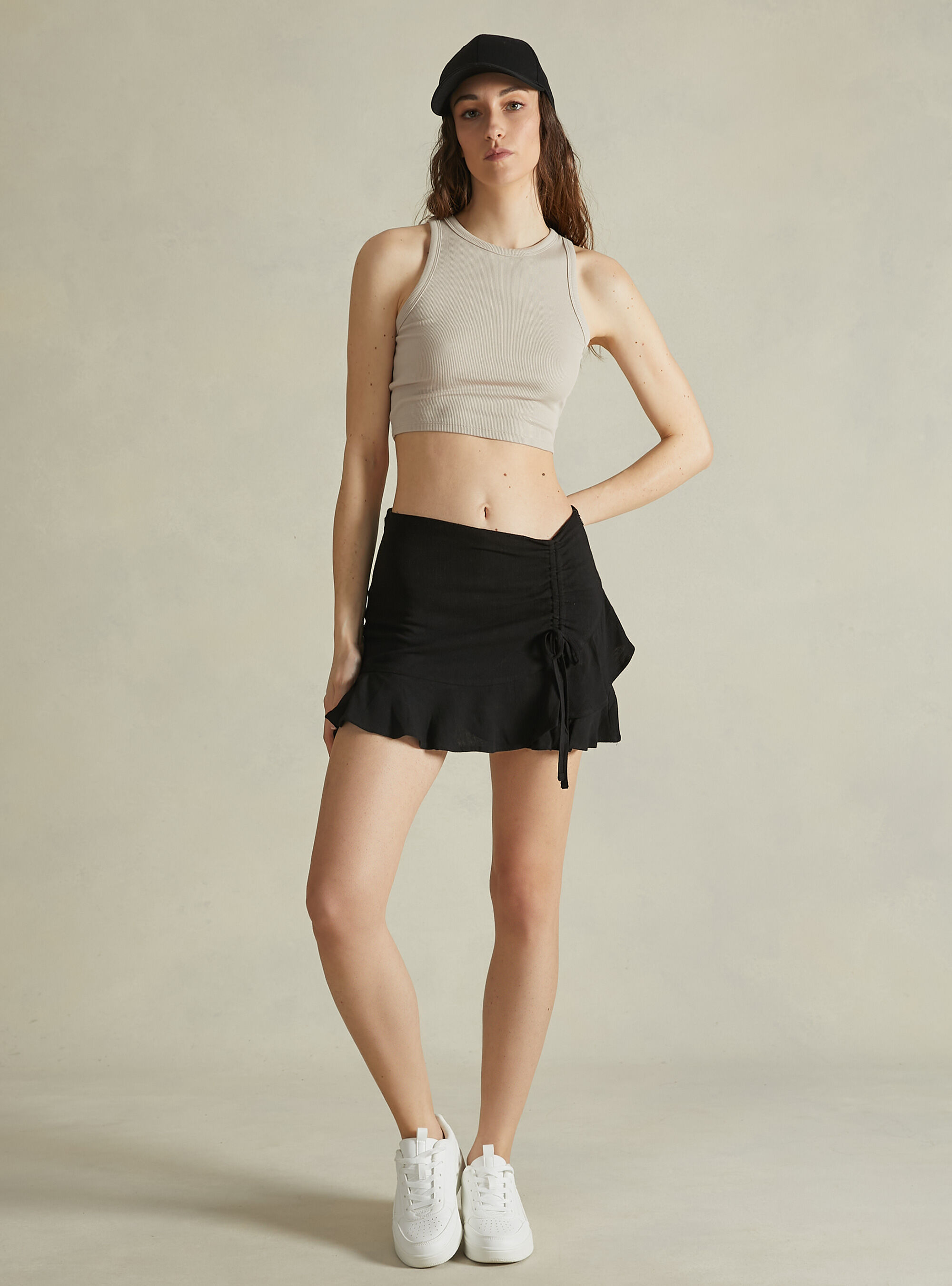 Mini skort with ruffles in linen blend, BK1 BLACK