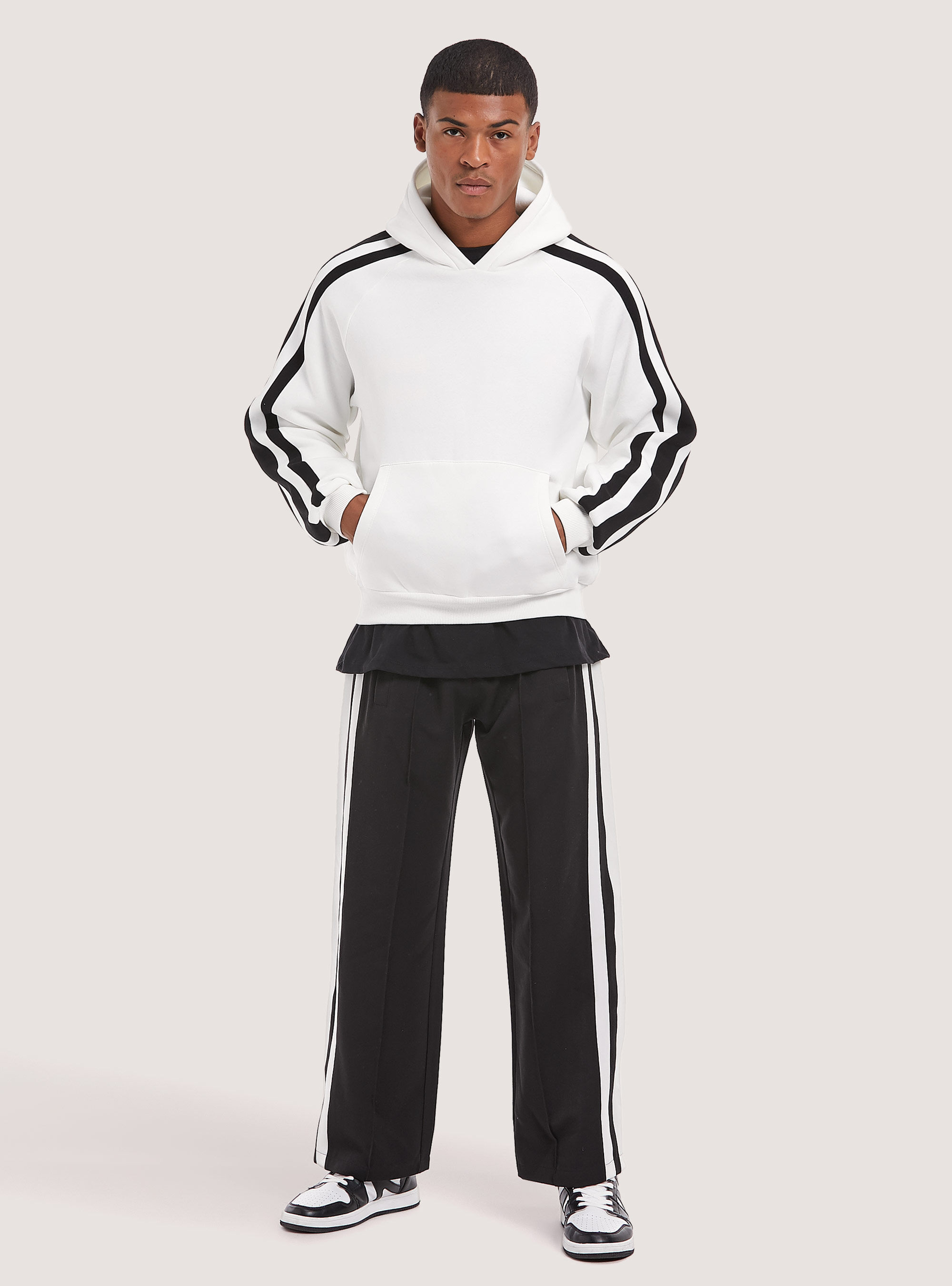Felpa cropped con cappuccio new arrivals