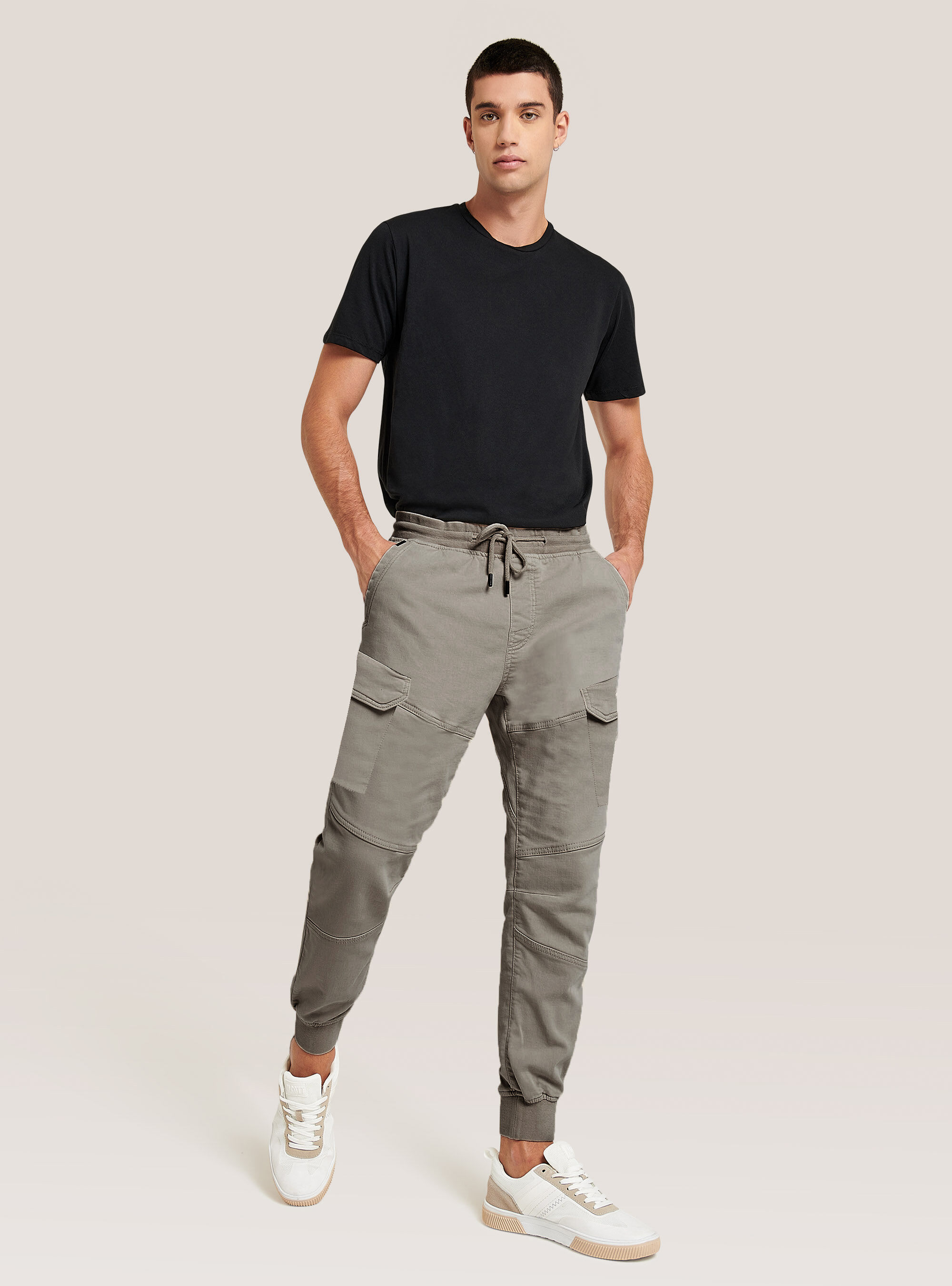 Jogger con dobladillo con cordón y grandes bolsillos | Alcott | Pantalones  Uomo