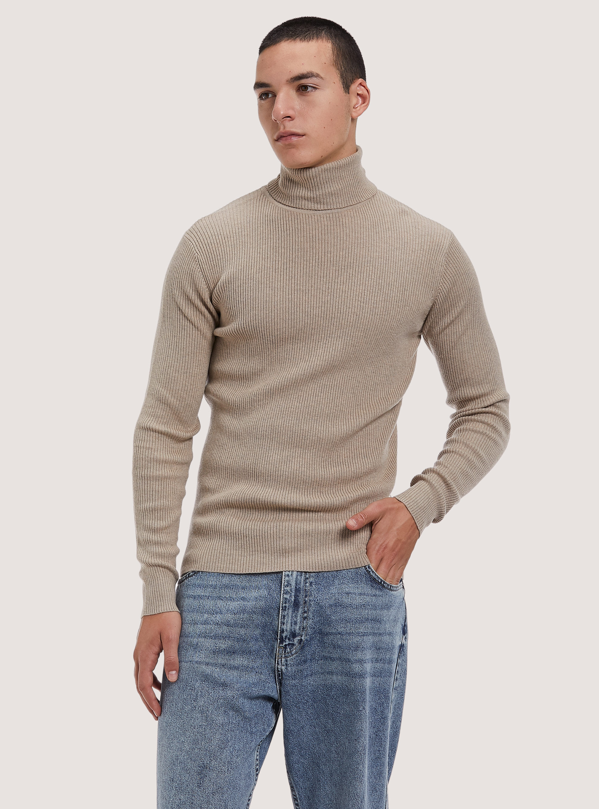 Ribbed turtleneck pullover