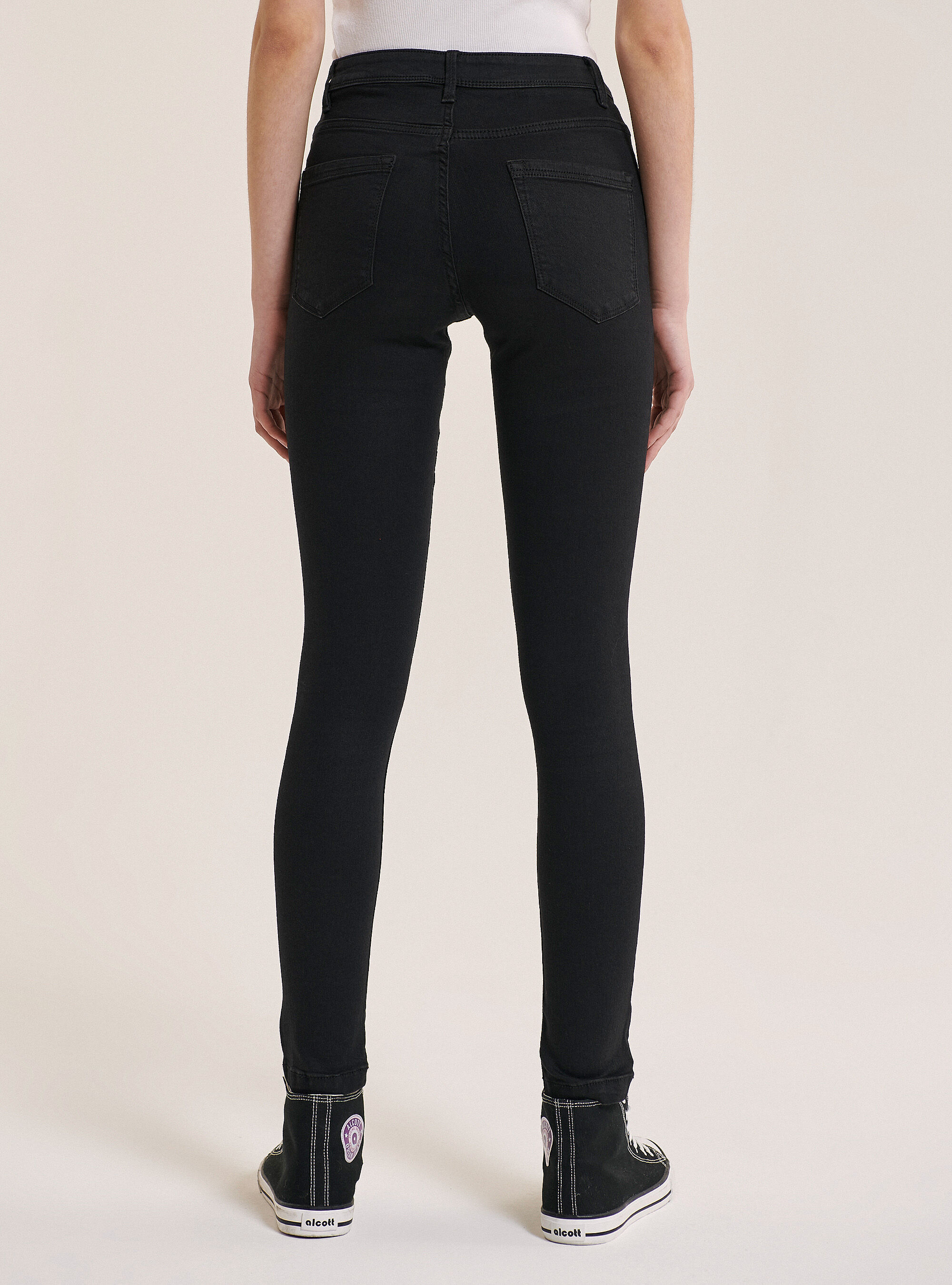 Jeans Super Skinny corte comfort cintura alta, NEGRO