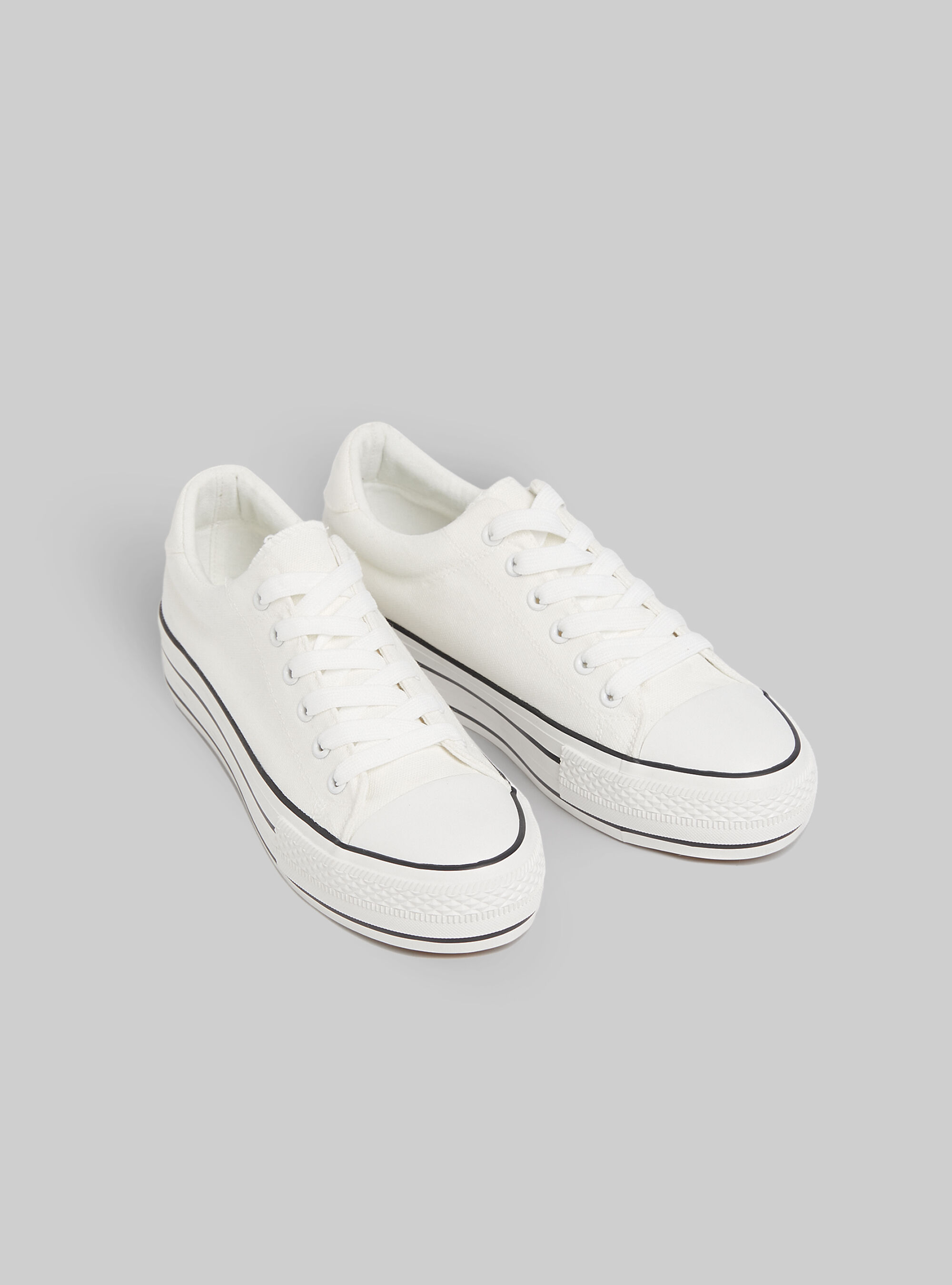 Sneakers con platform e dettagli a contrasto