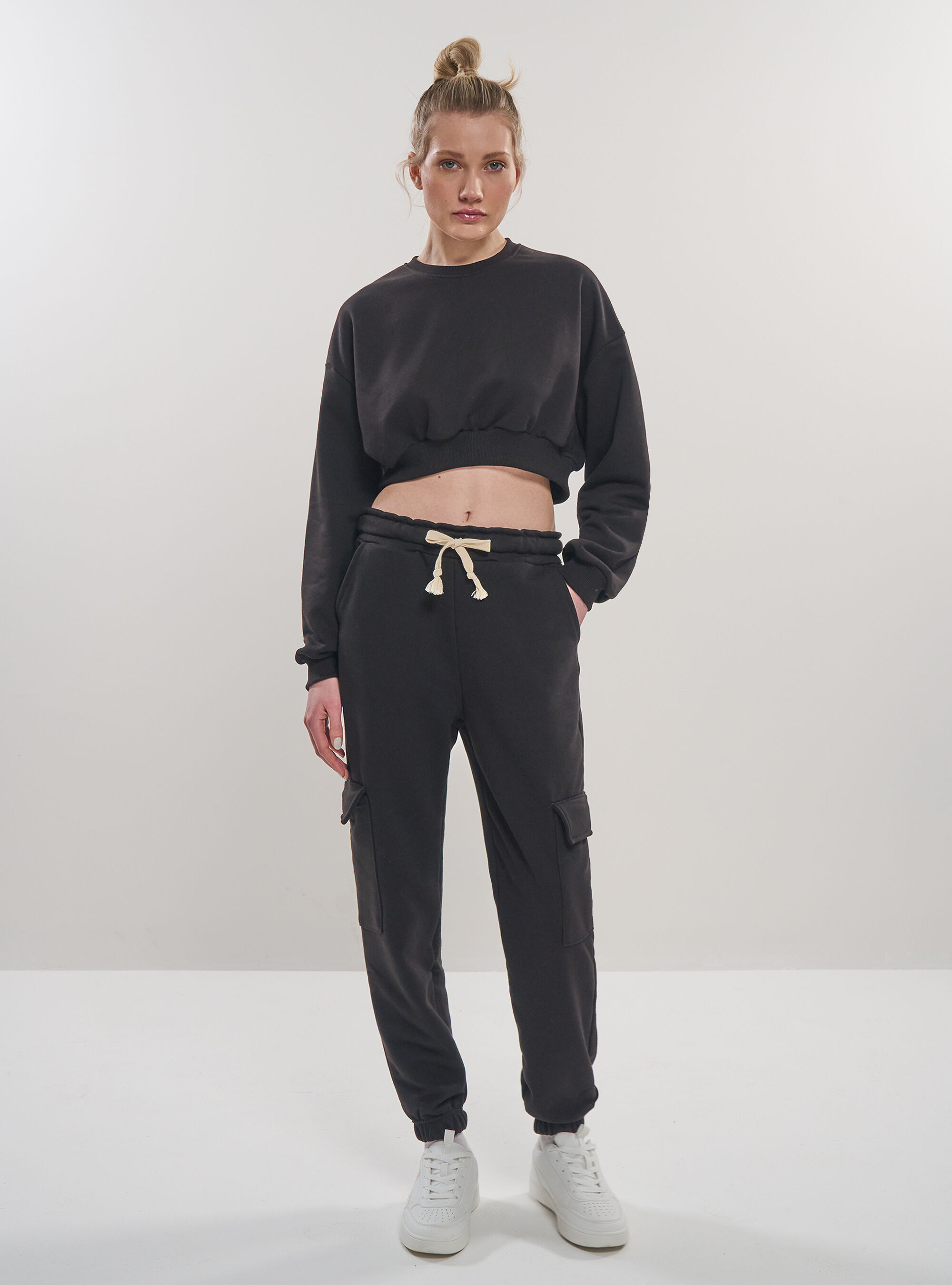 Sudadera corta de cuello redondo, BK1 BLACK