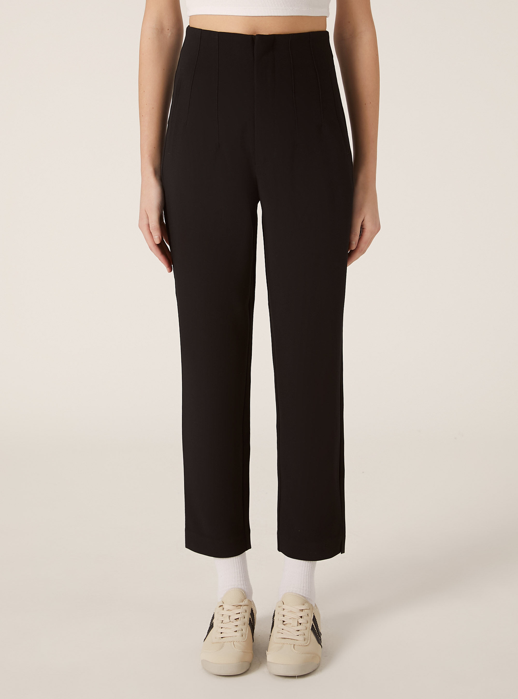 Pantal&oacute;n liso con pliegues, BK1 BLACK