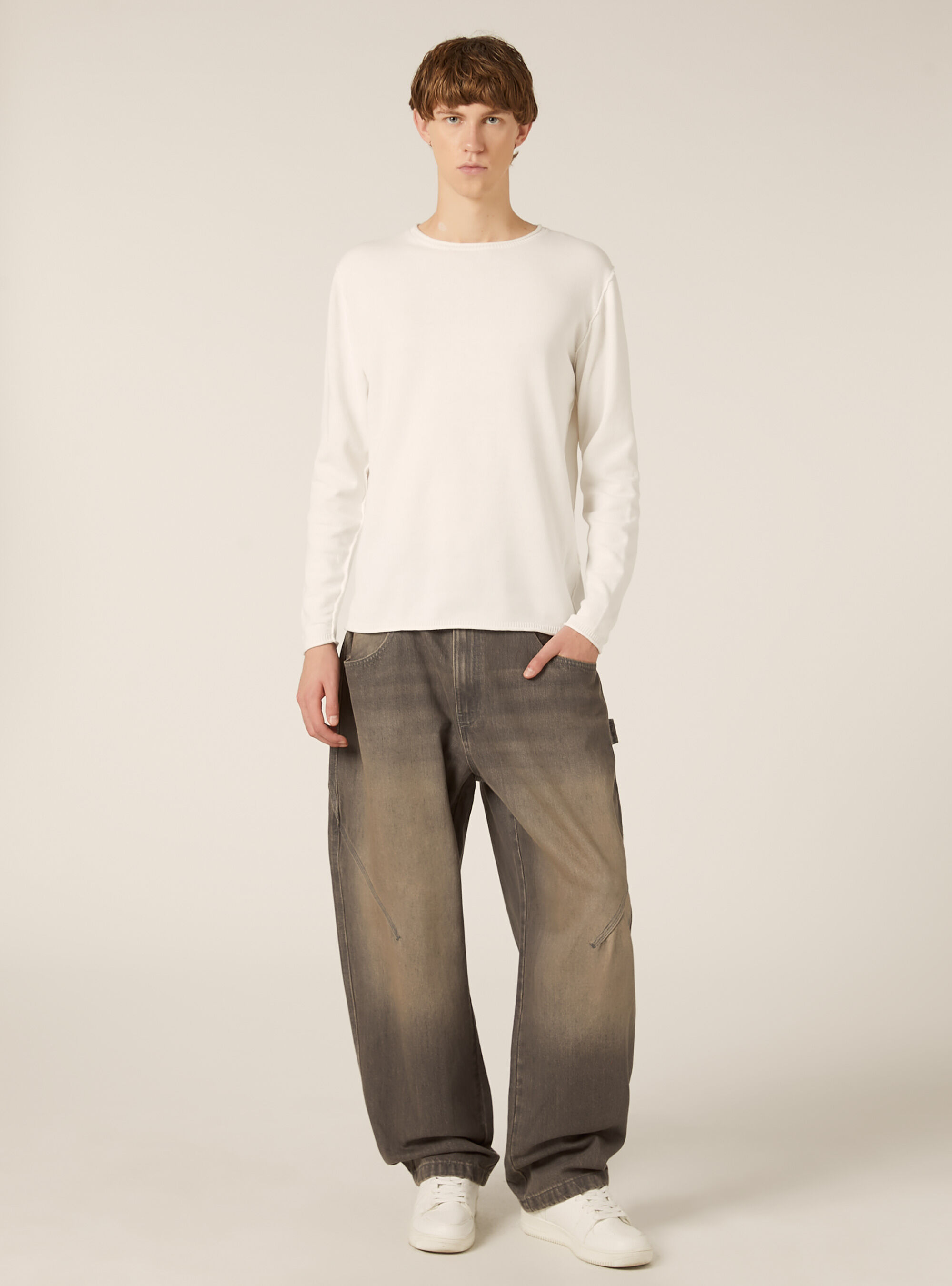 Raw cut pullover with roll neck, WH2 WHITE