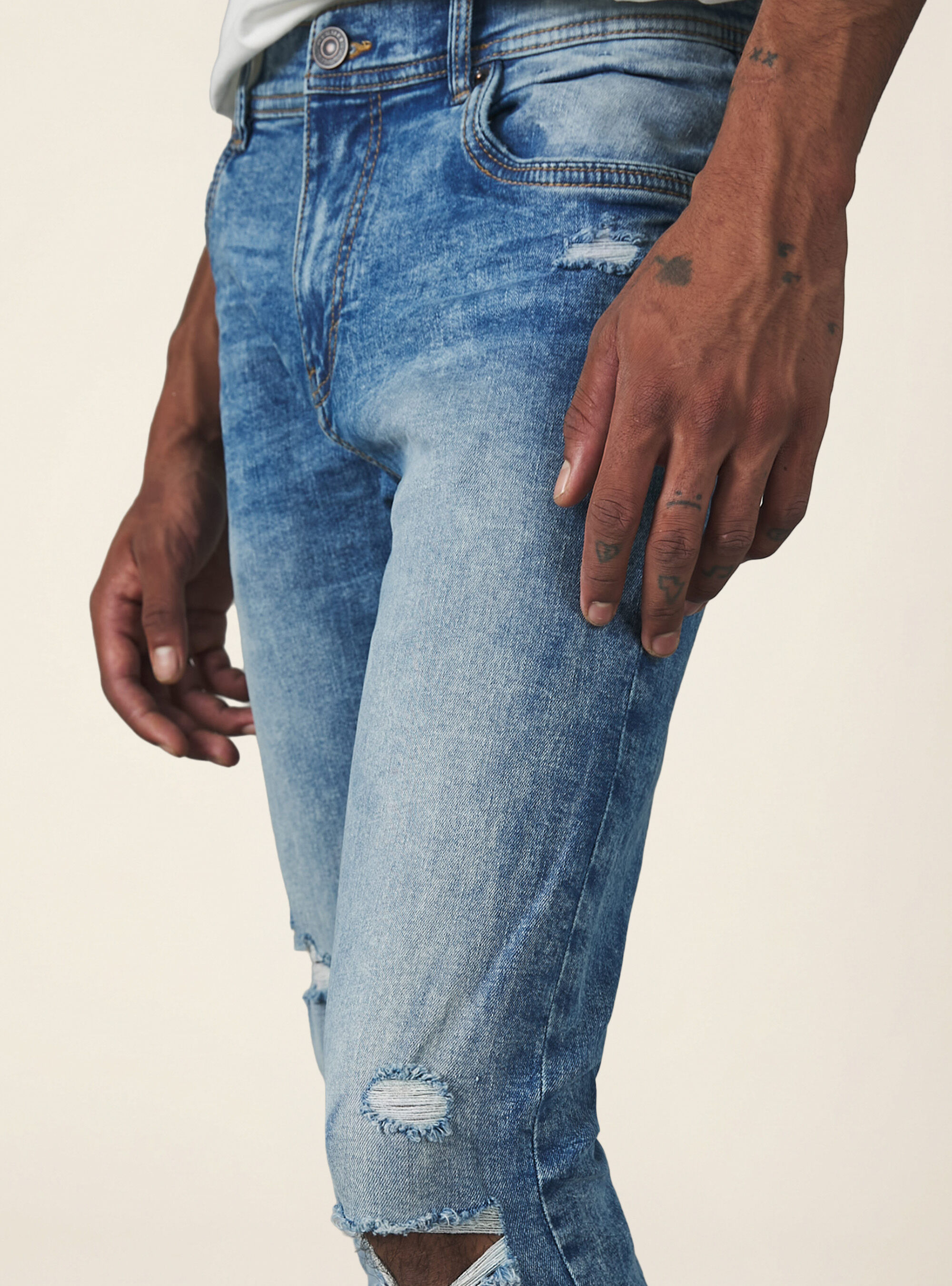 Super skinny jeans with breaks in stretch denim, D005 LIGHT BLUE