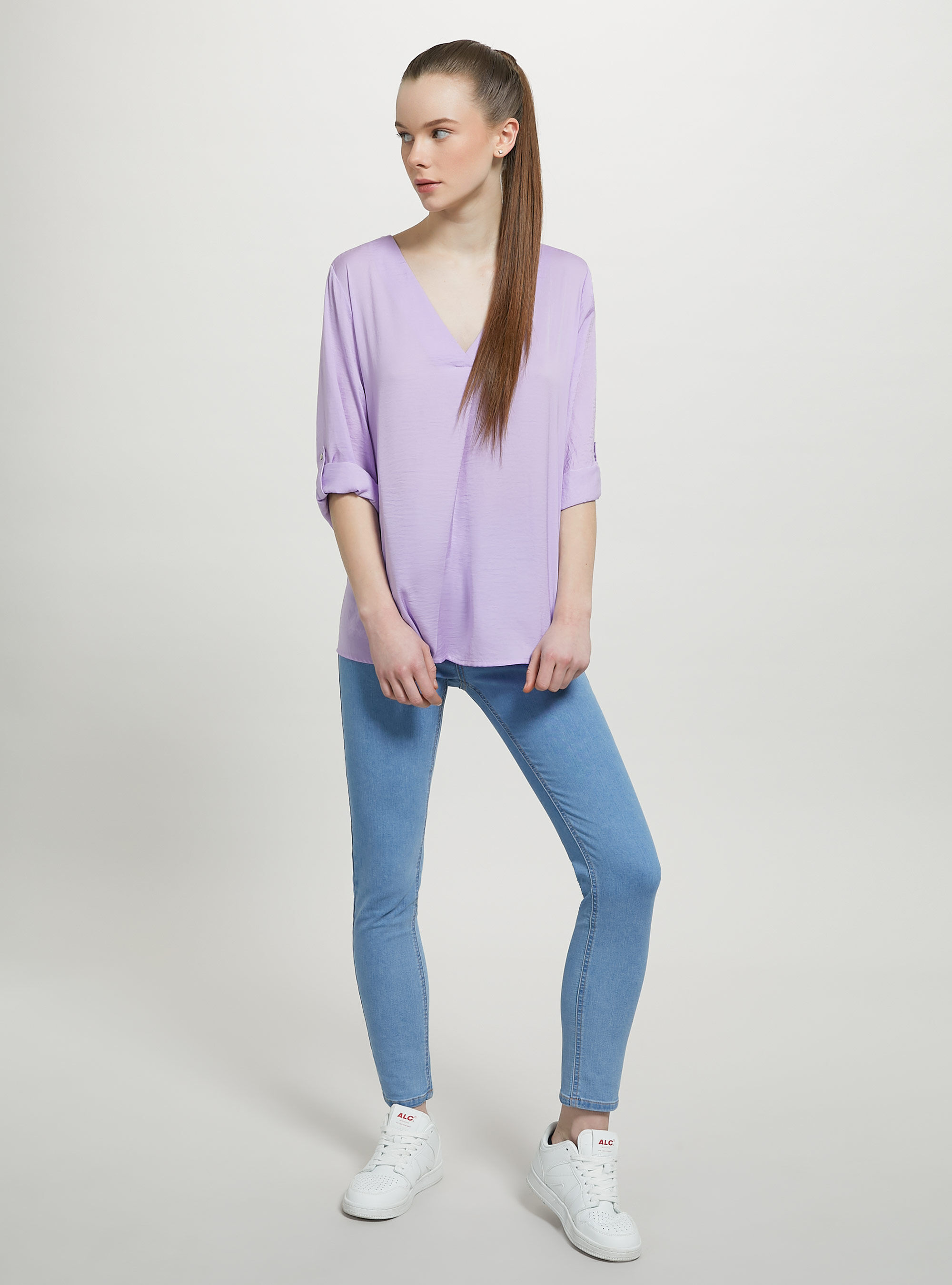 Plain-coloured blouse with neckline, LC2 LILLAC MEDIUM