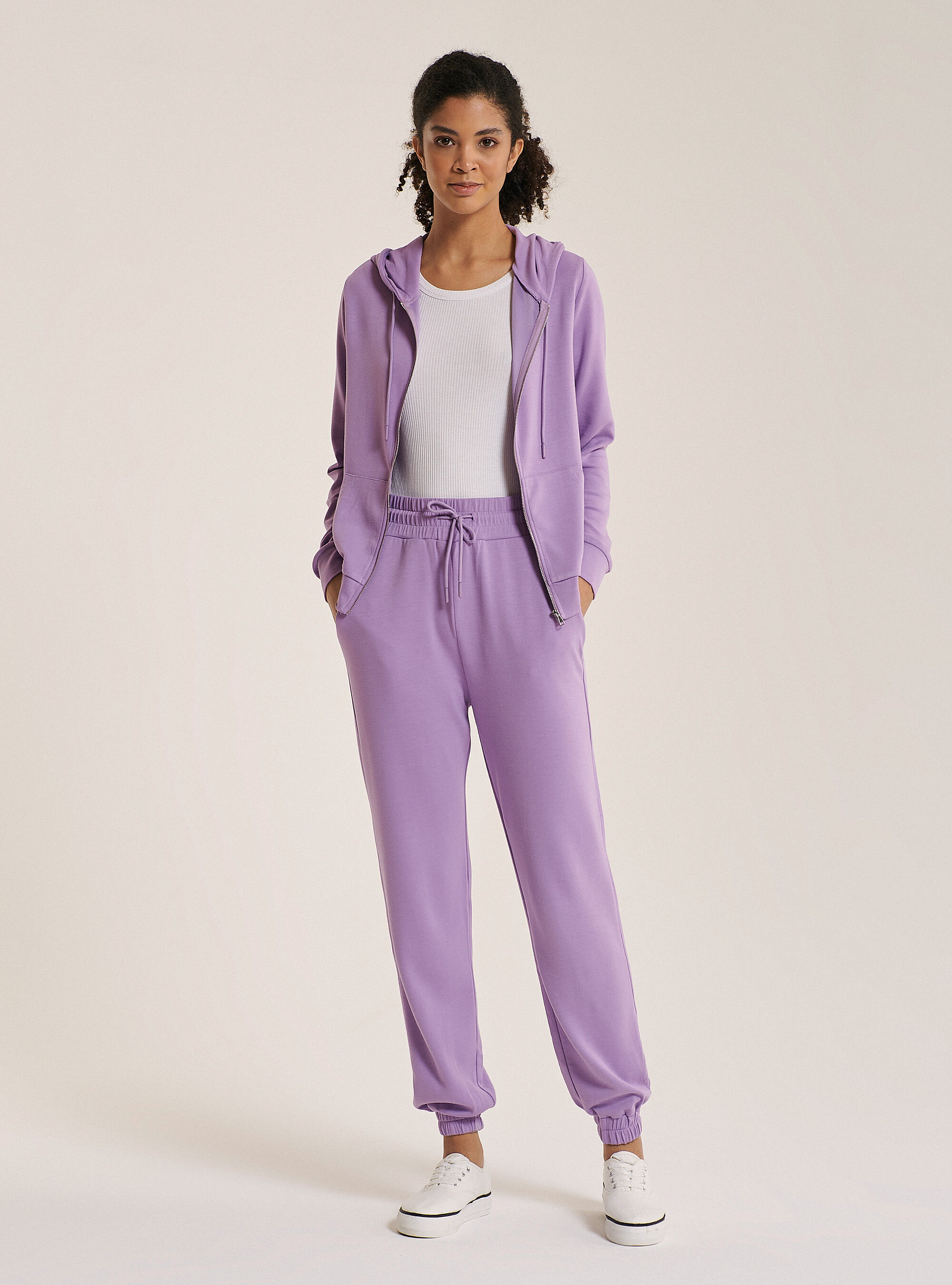 pastels \u0026 black looks - Lady Addict