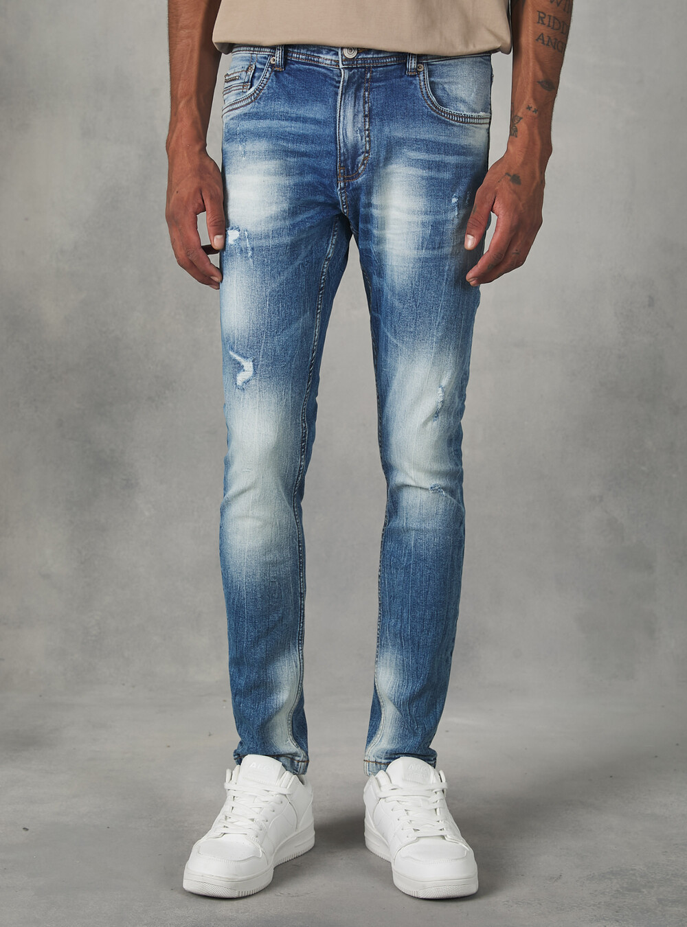 Super skinny jeans with breaks in stretch denim1