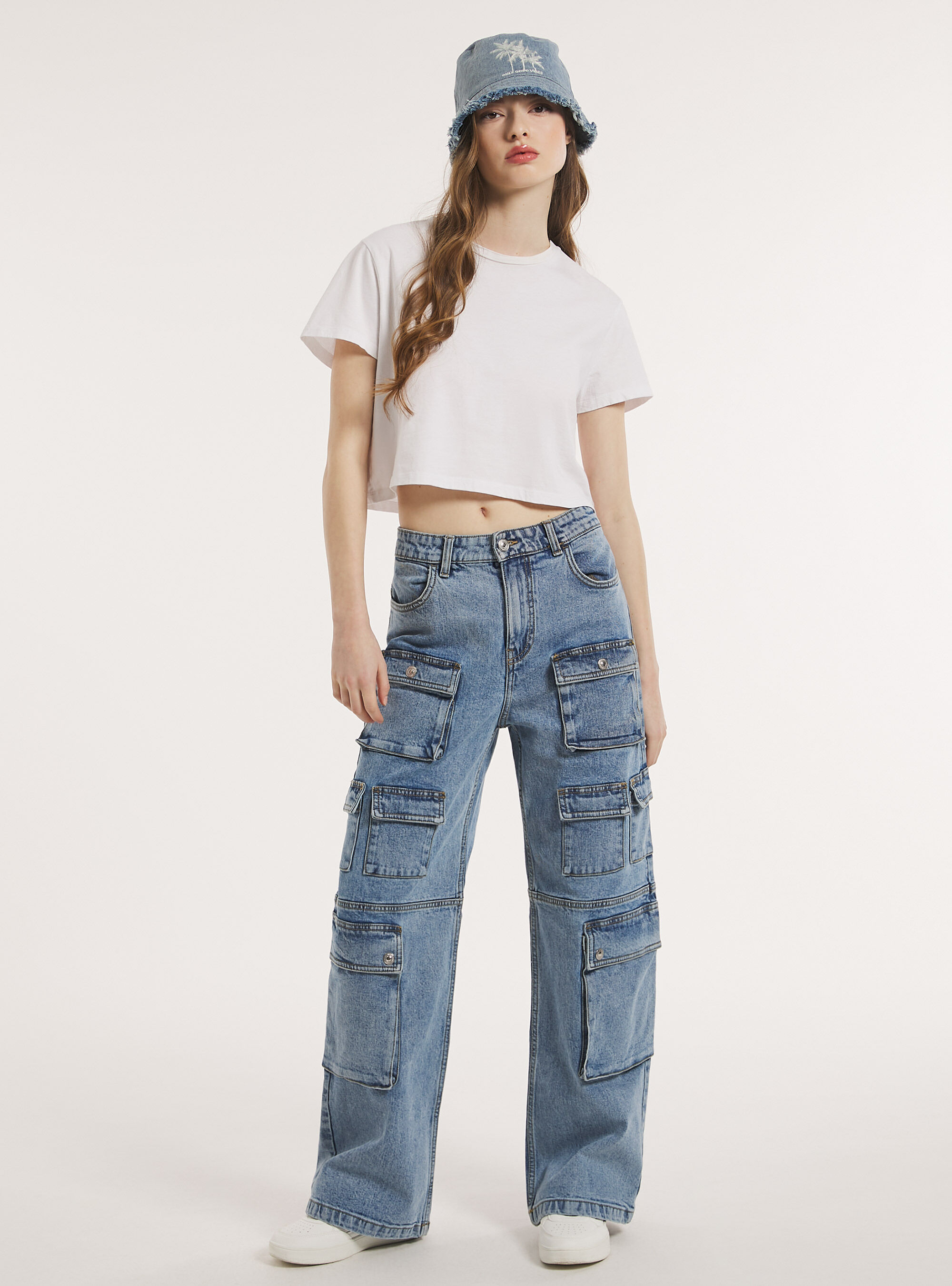 Relaxed fit multi cargo jeans
