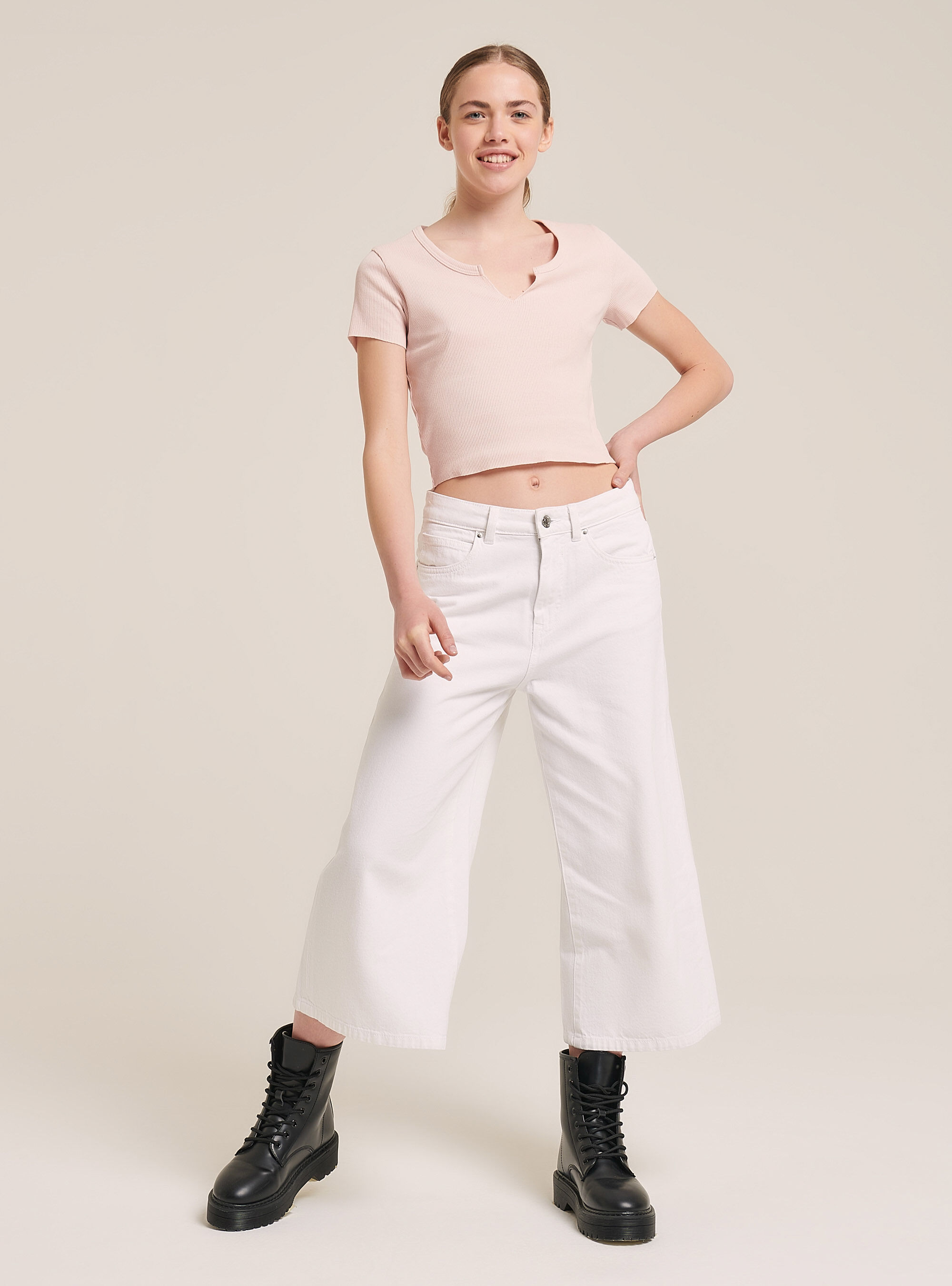 T-shirt cropped cuello v, C4436 L.PINK