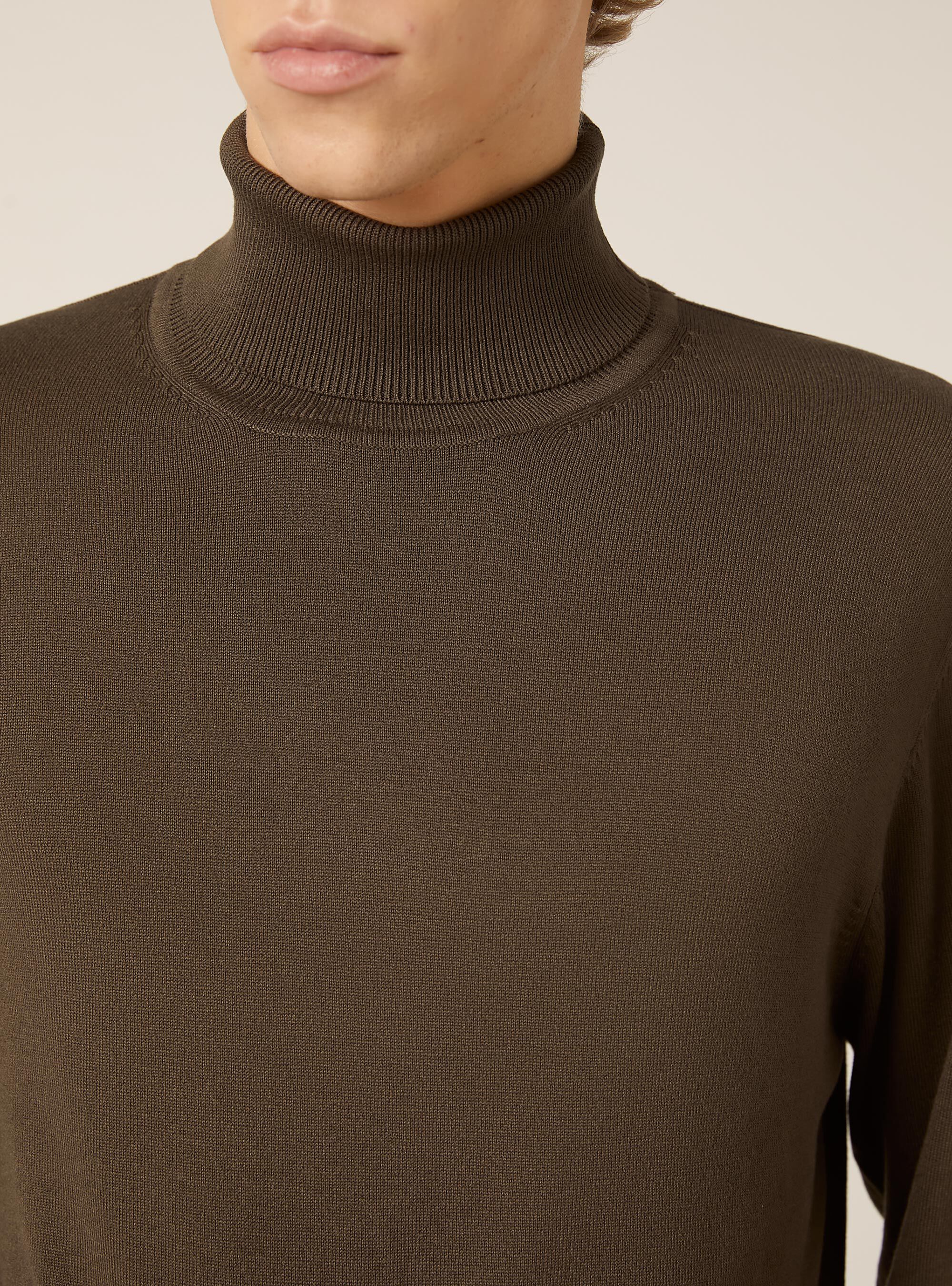Pullover collo alto in morbida viscosa, TB2 TOBACCO MEDIUM