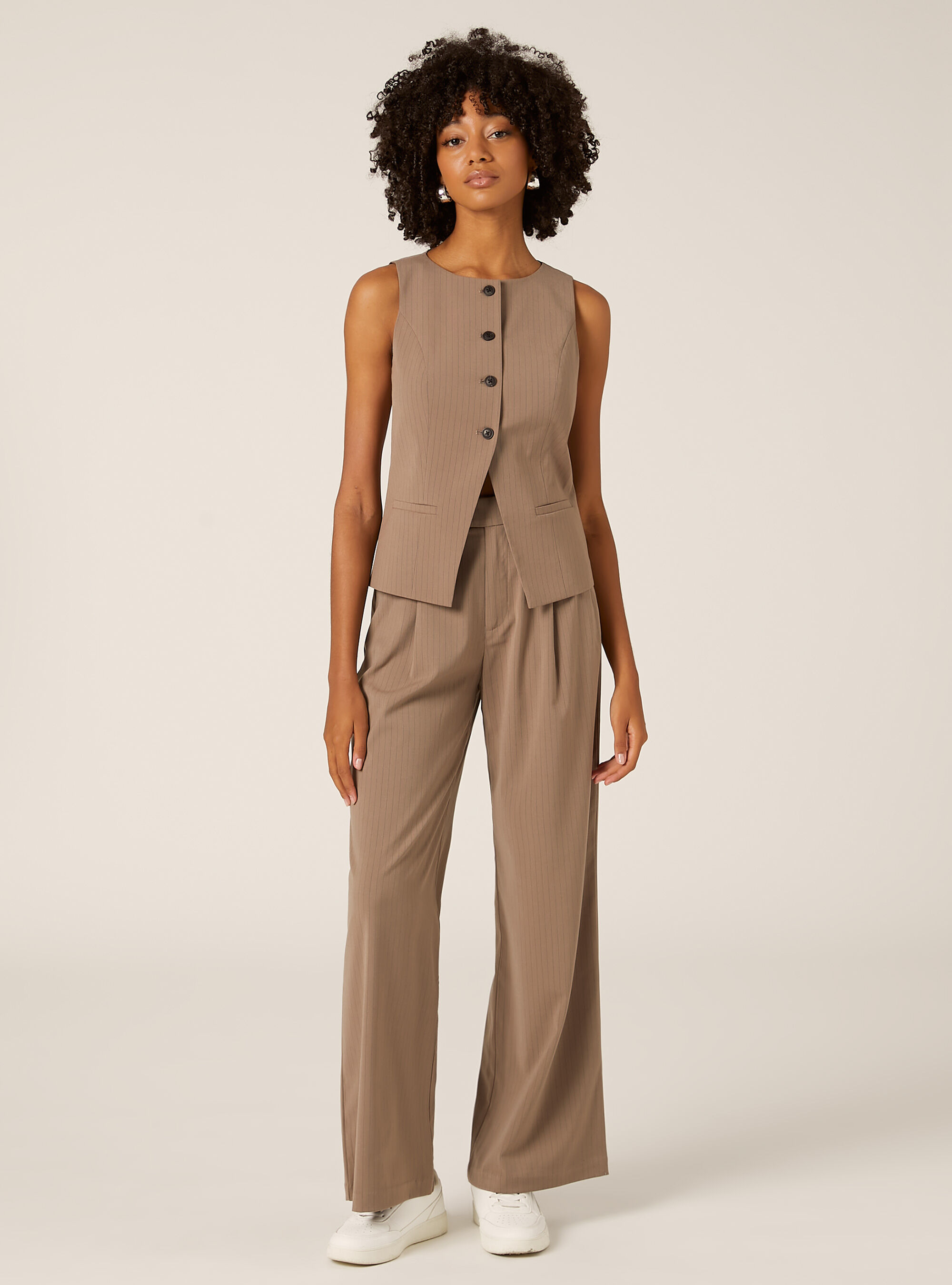 Wide-leg tailored trousers
