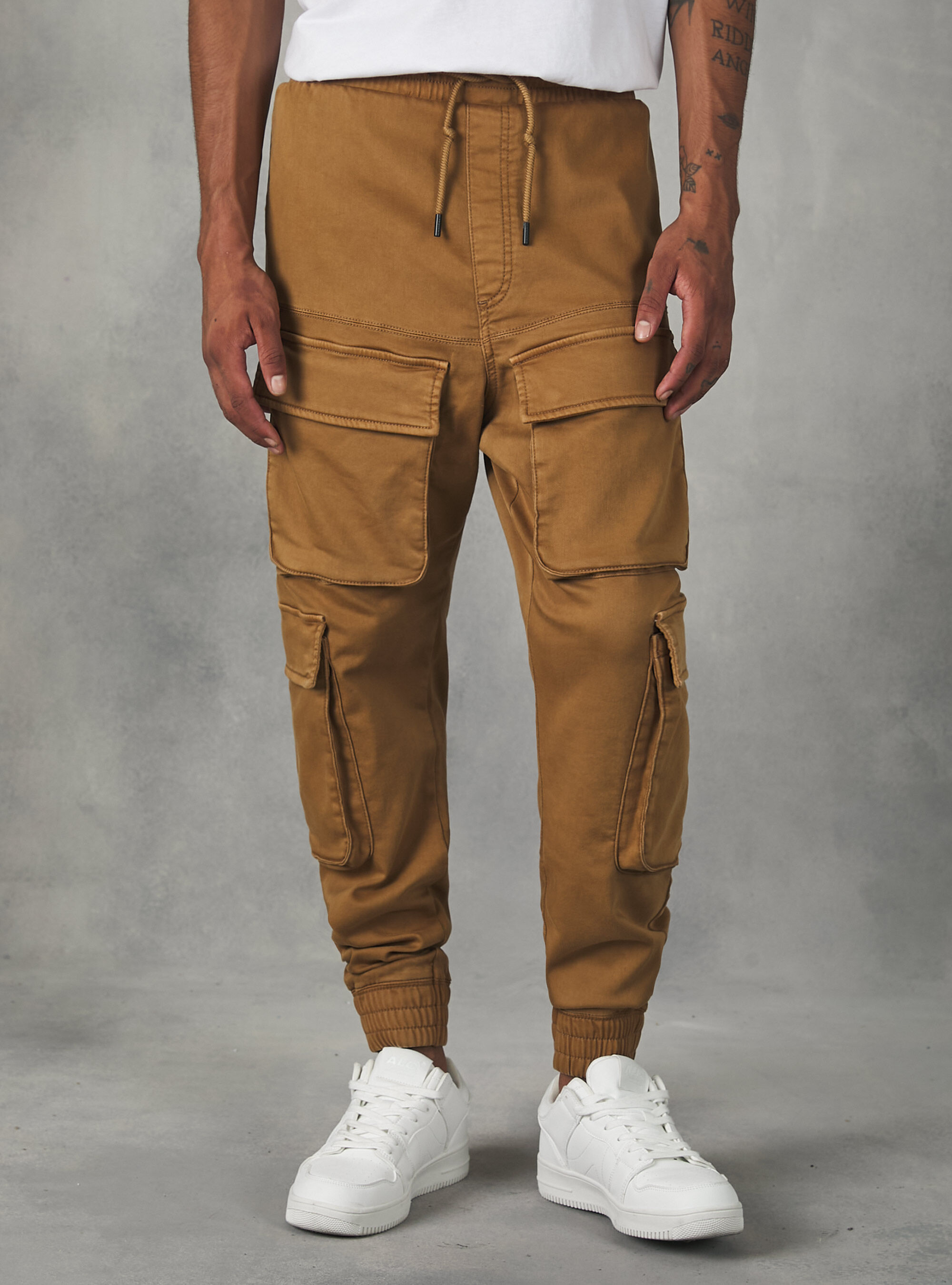 Jogger with drawstring hem and large pockets Alcott Men s Trousers