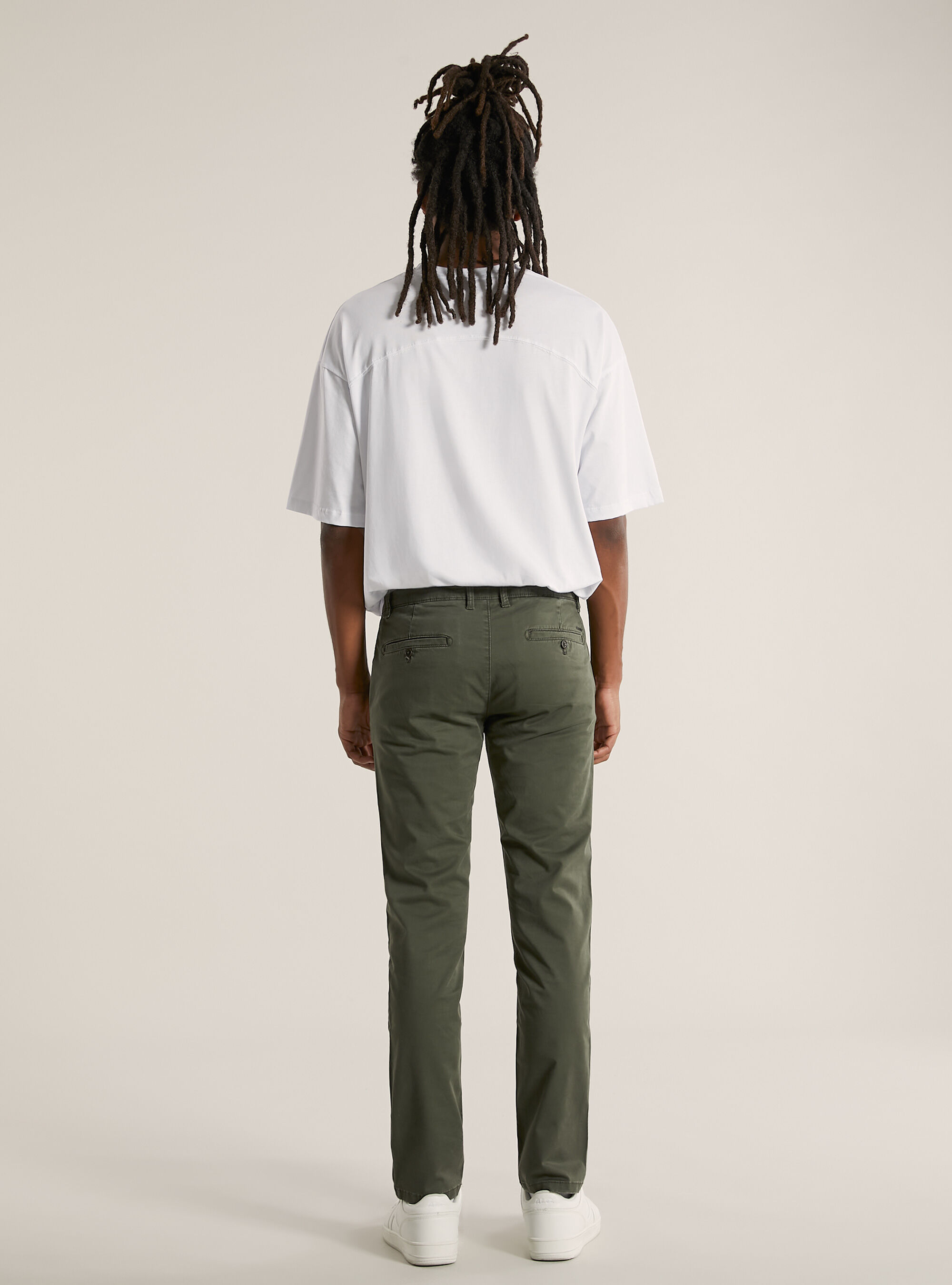 Pantal&oacute;n chino ajustado de sarga el&aacute;stica, KY2 KAKY MEDIUM