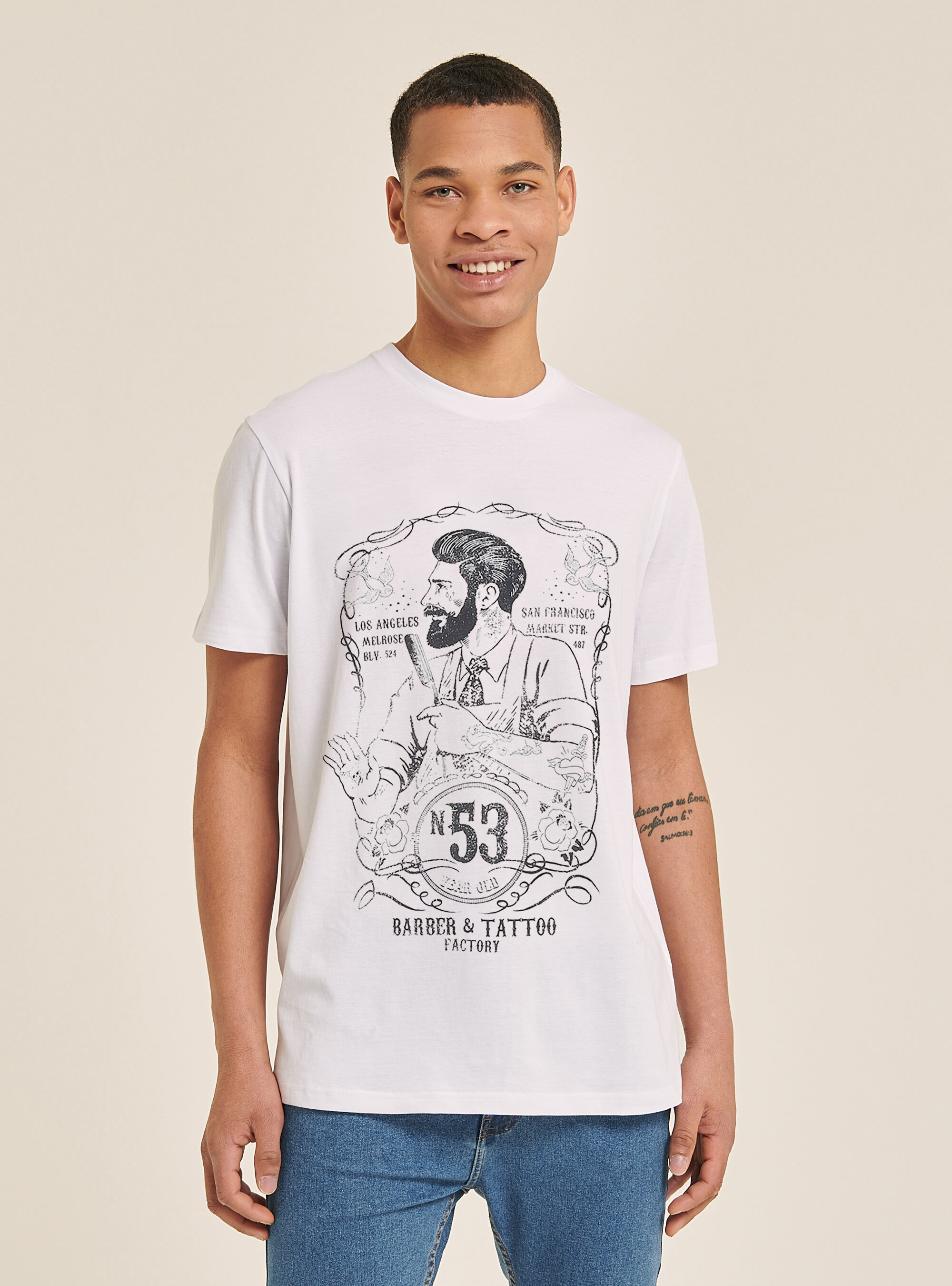 Maglie bianche con scritte outlet