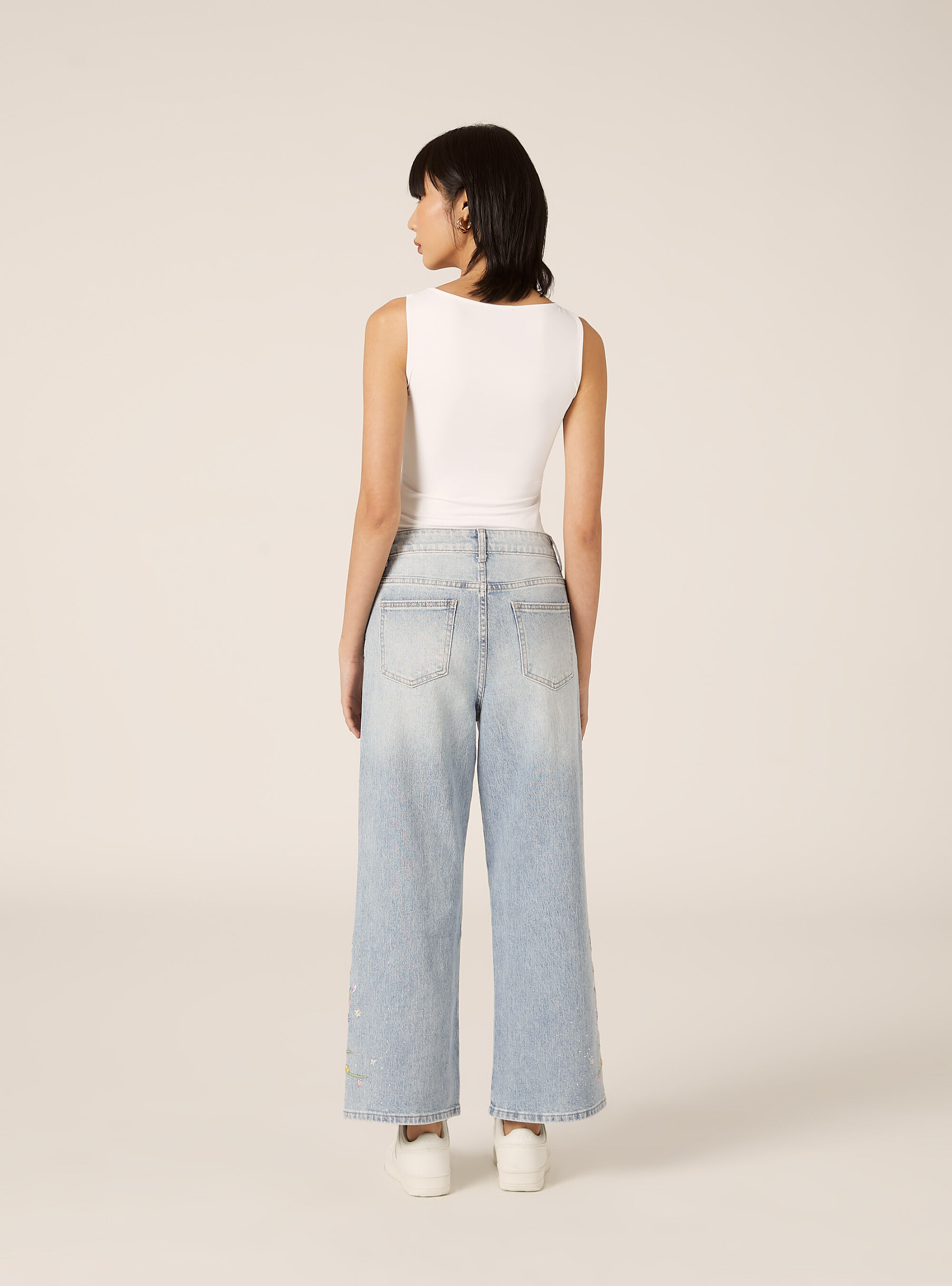 Jean droit court avec broderies, D006 AZURE