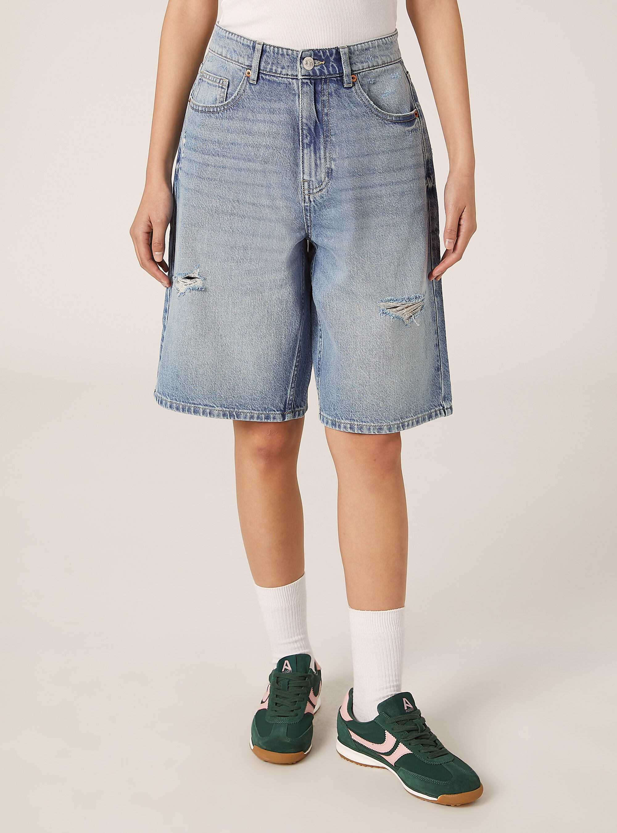 【2plan】Polli Short Bermuda Denim Pants Blue Denim Shorts In Relaxed Fit | Aristoteli Bitsiani
