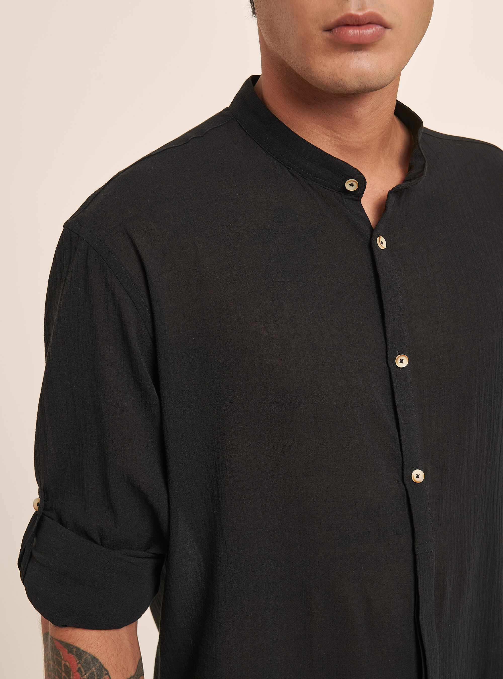 Chemise &agrave; manches longues en coton avec col cor&eacute;en, C101 BLACK