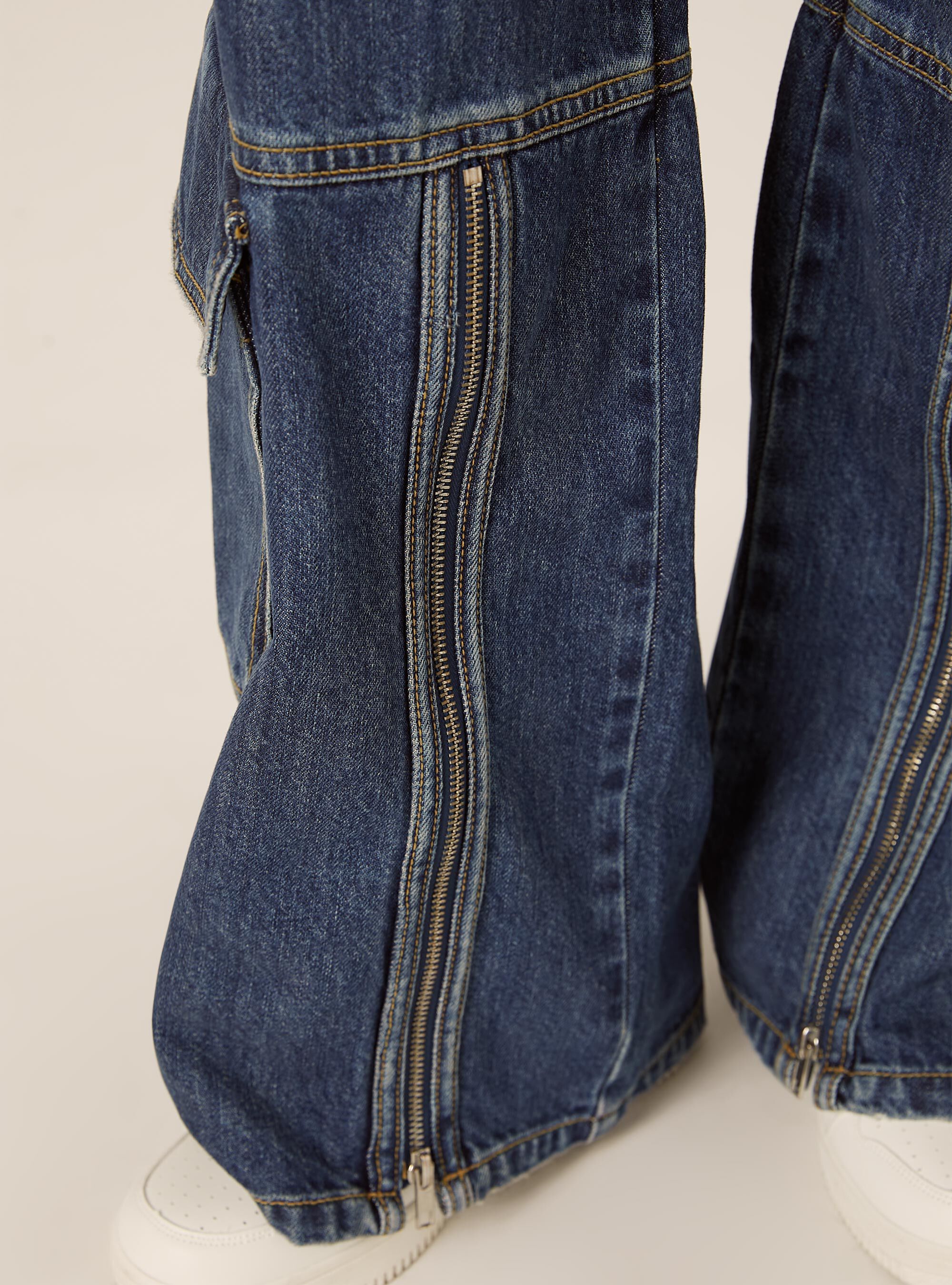 Jeans cargo con zip su gamba, D003 MEDIUM BLUE