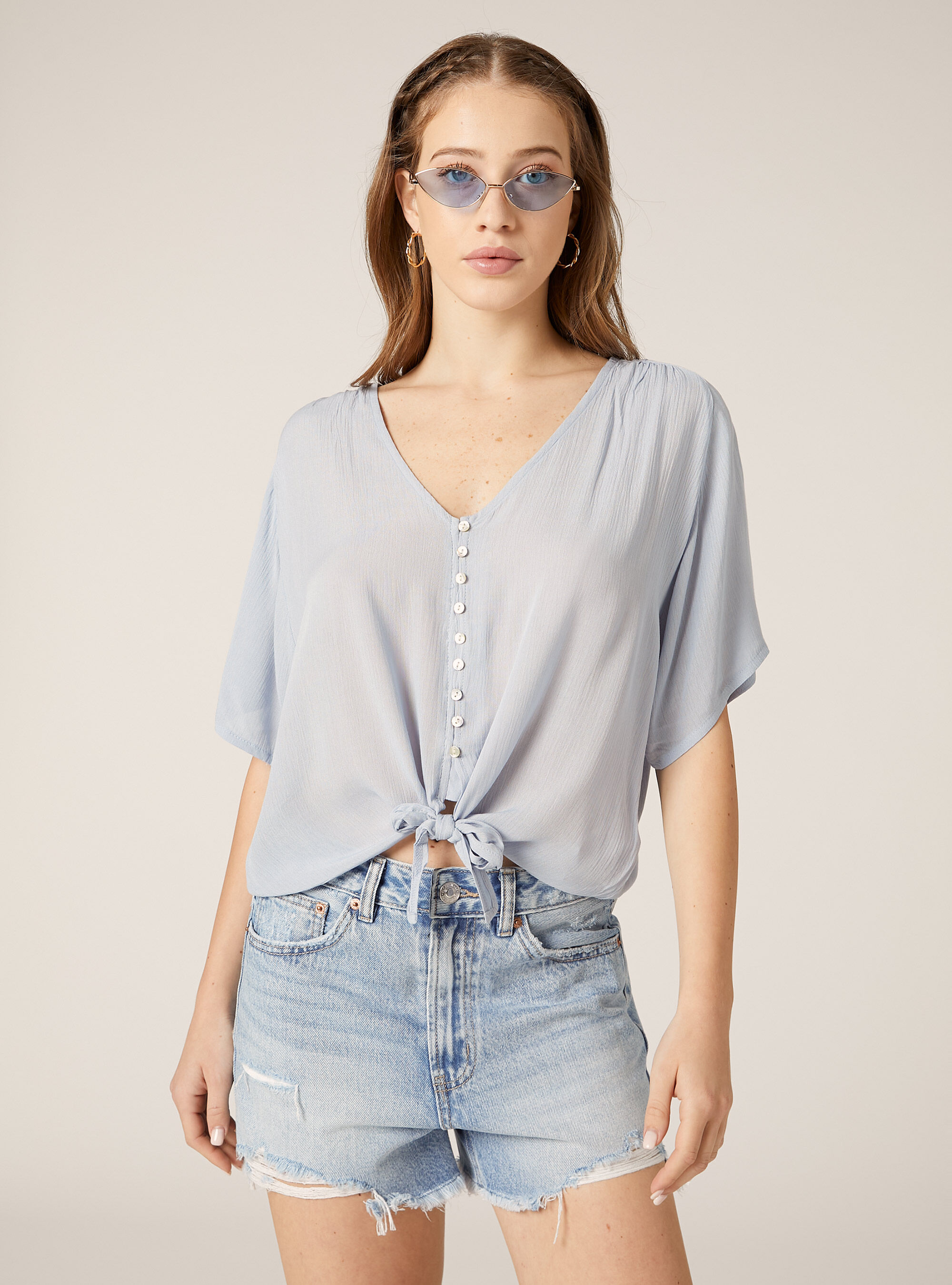 Camisa de color liso con cuello de pico y nudo en la cintura, AZ3 AZURE LIGHT