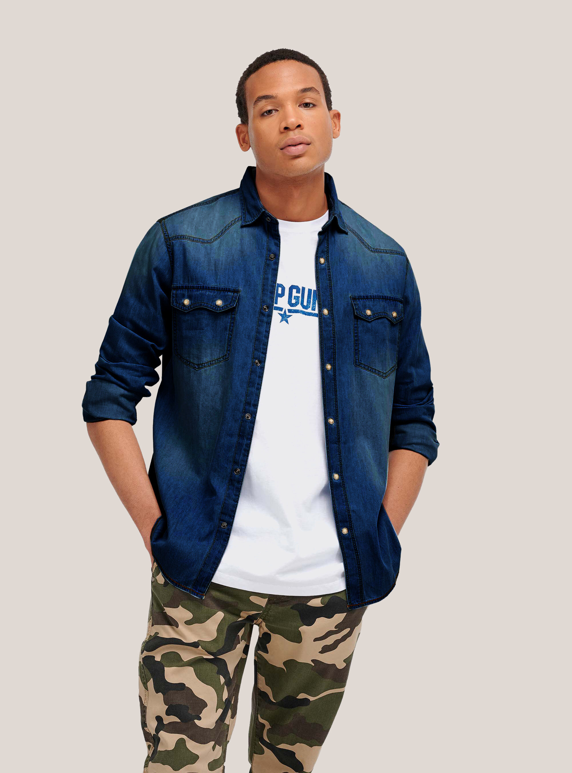 Slim-Fit-Jeanshemd mit Brusttaschen, C220 BLUE