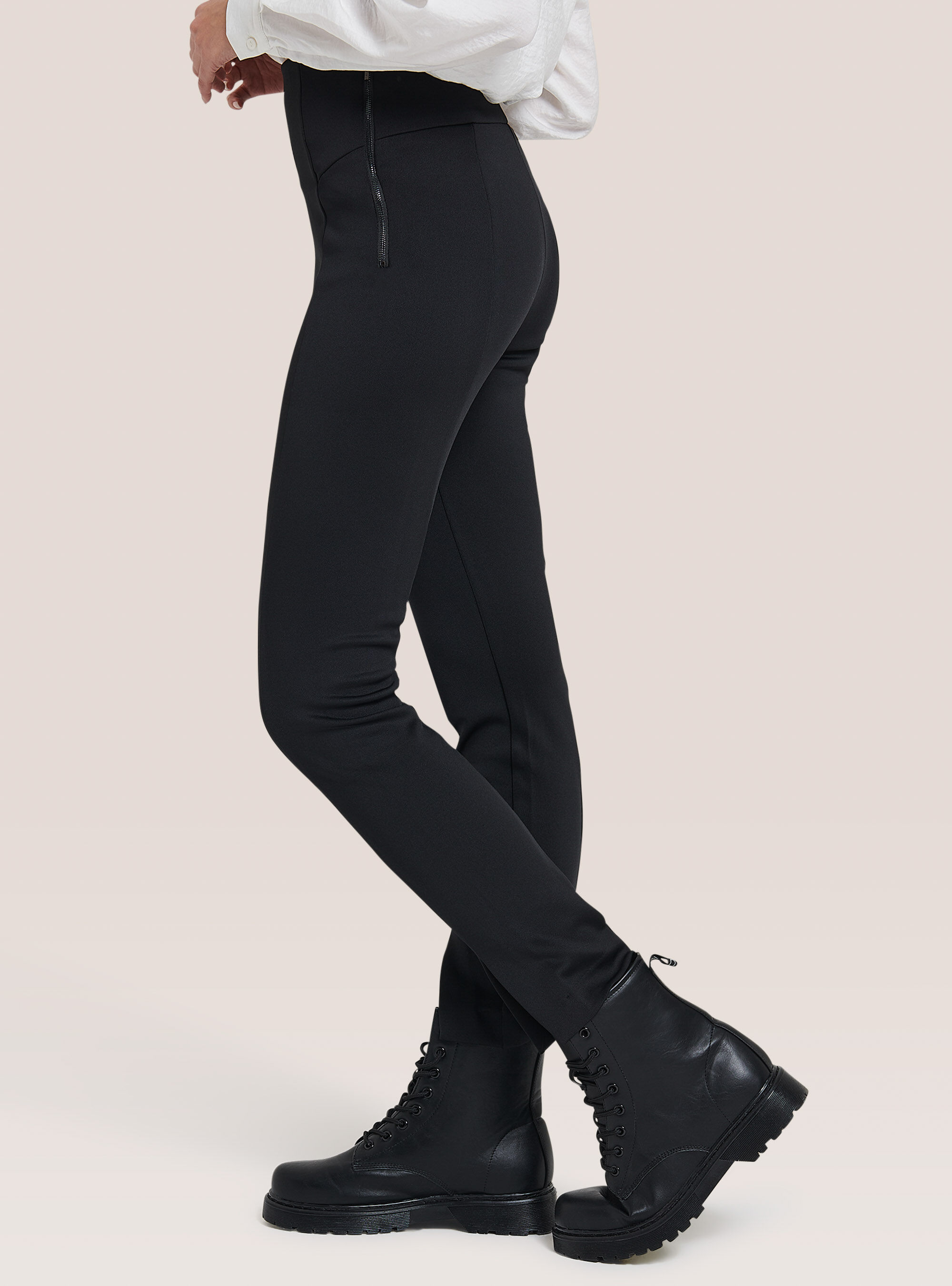 Fuseaux  avec des fentes sur les chevilles, C101 BLACK